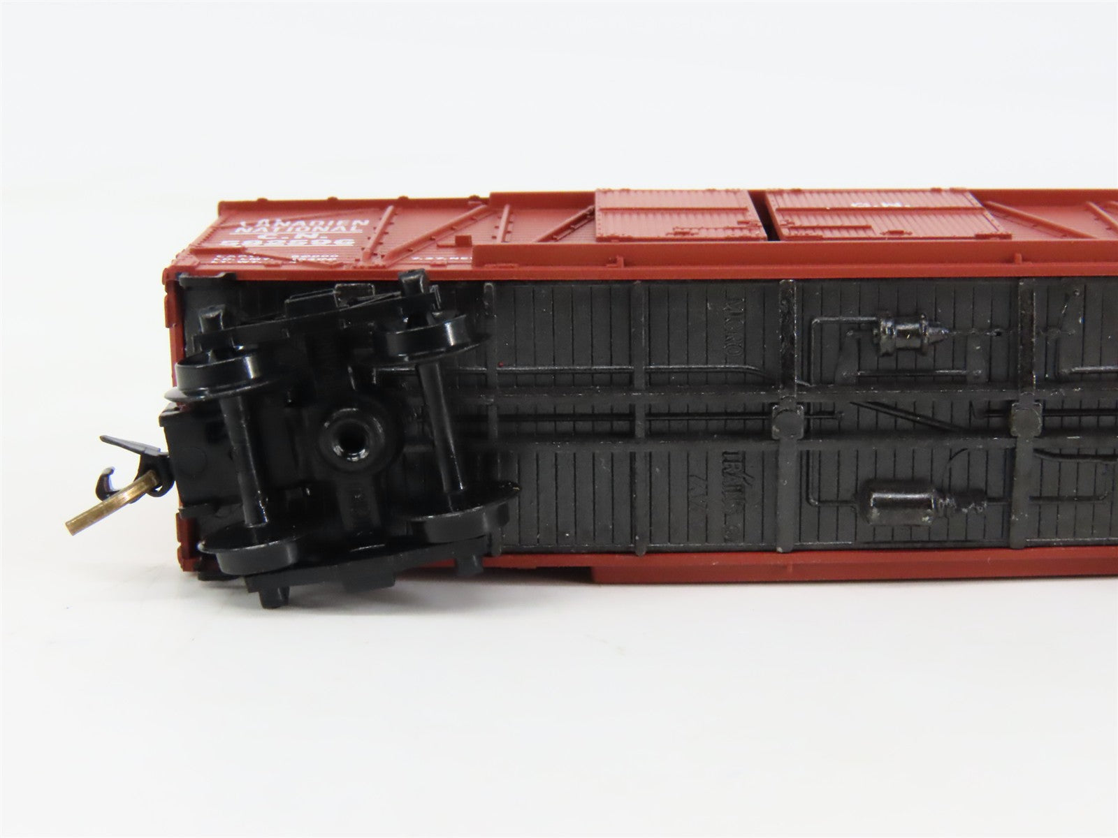 N Scale Micro-Trains MTL 29070 Canadian National 40' Outside Braced Box Car RTR