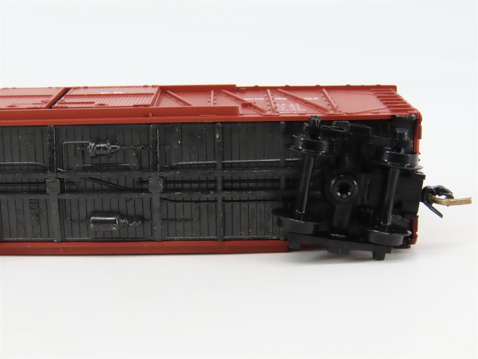 N Scale Micro-Trains MTL 29070 Canadian National 40' Outside Braced Box Car RTR