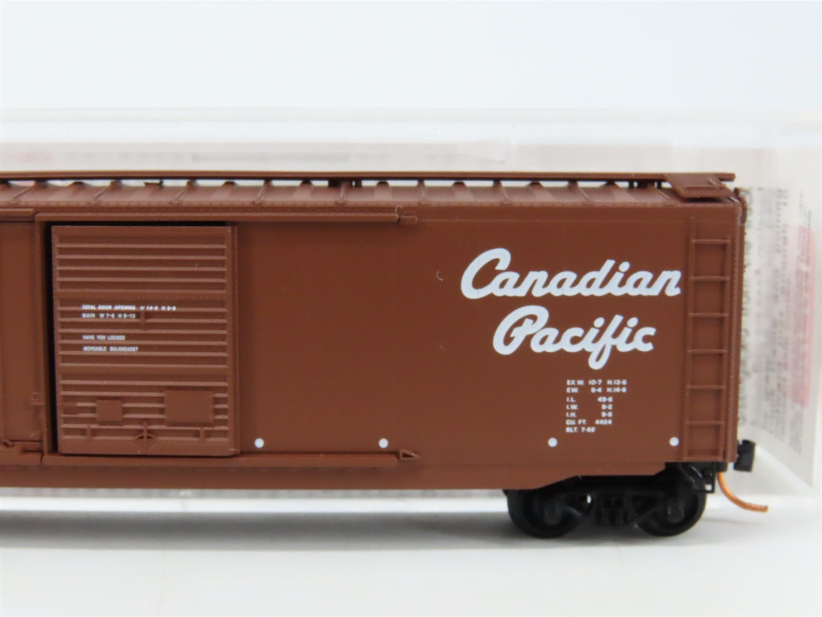 N Scale Micro-Trains MTL 33140 CP Canadian Pacific 50' Box Car 49201 RTR