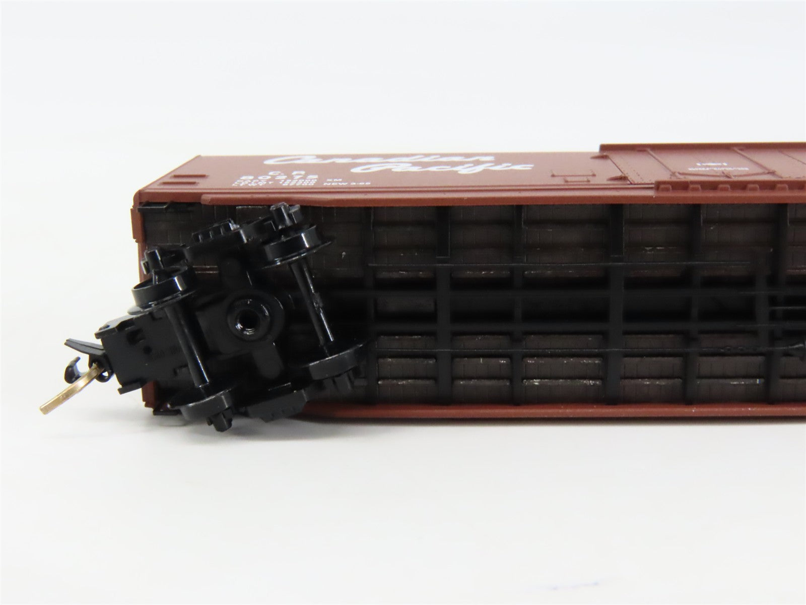 N Scale Micro-Trains MTL 38220 CP Canadian Pacific 50' Plug Door Box Car RTR