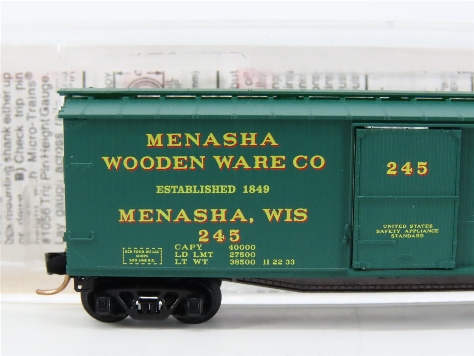 N Scale Micro-Trains MTL 39200 Menasha Wooden Ware Company 40' Box Car 245 RTR