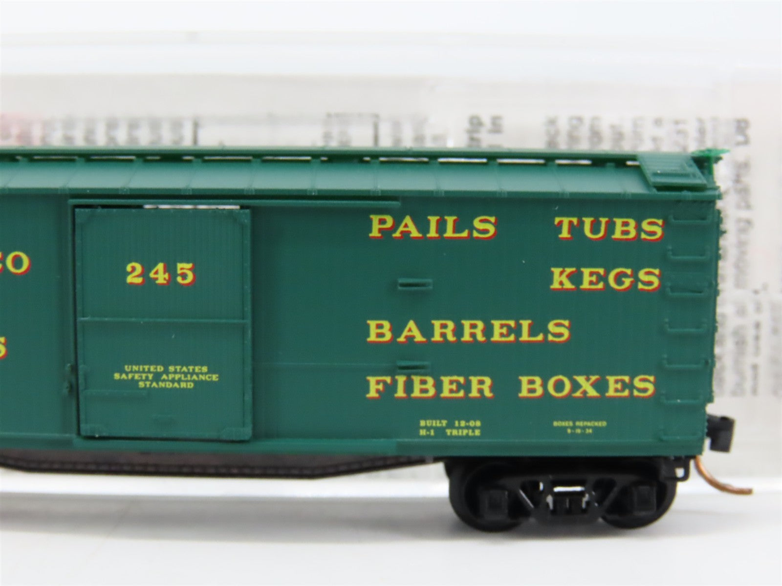 N Scale Micro-Trains MTL 39200 Menasha Wooden Ware Company 40' Box Car 245 RTR