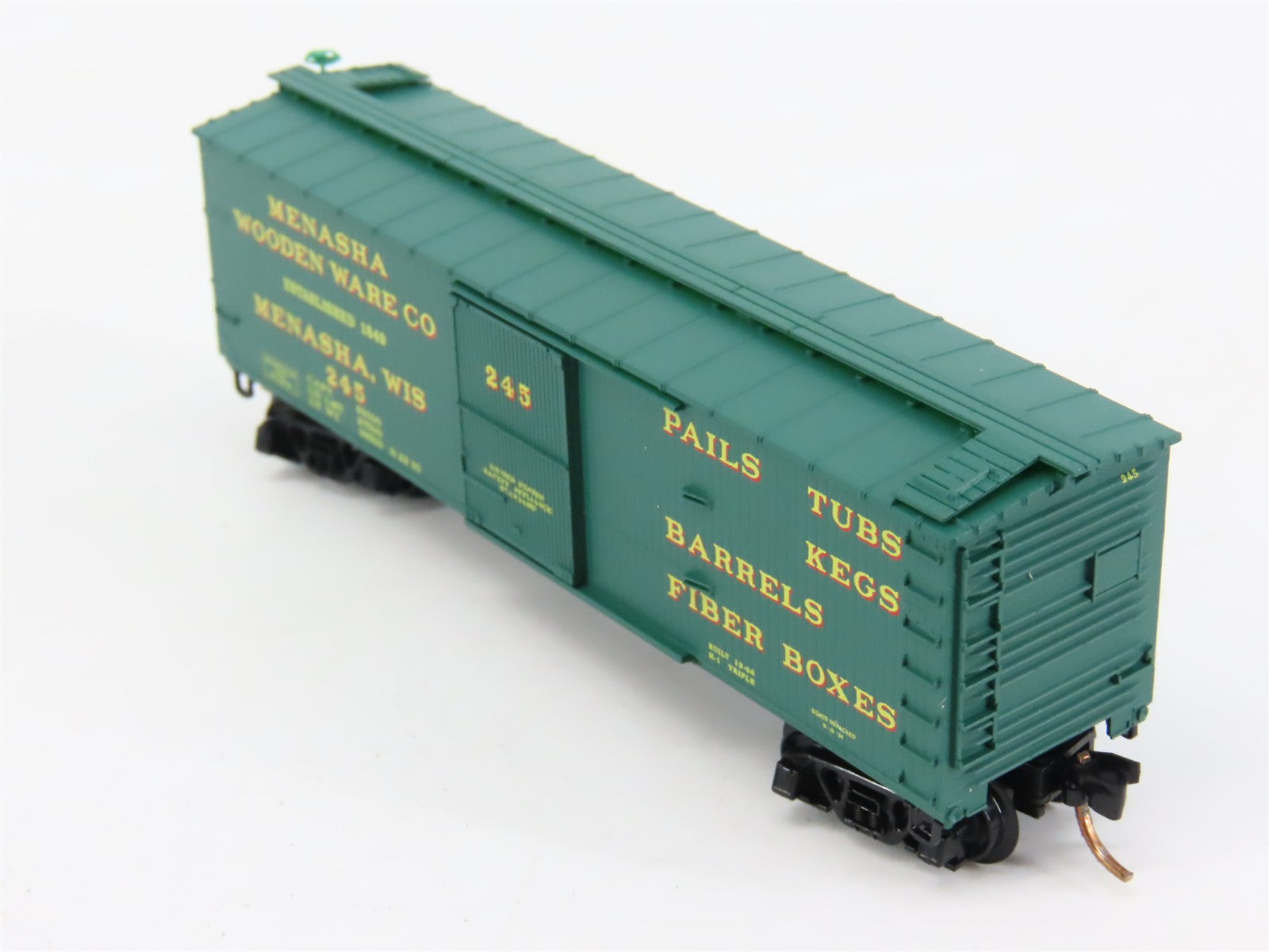 N Scale Micro-Trains MTL 39200 Menasha Wooden Ware Company 40' Box Car 245 RTR