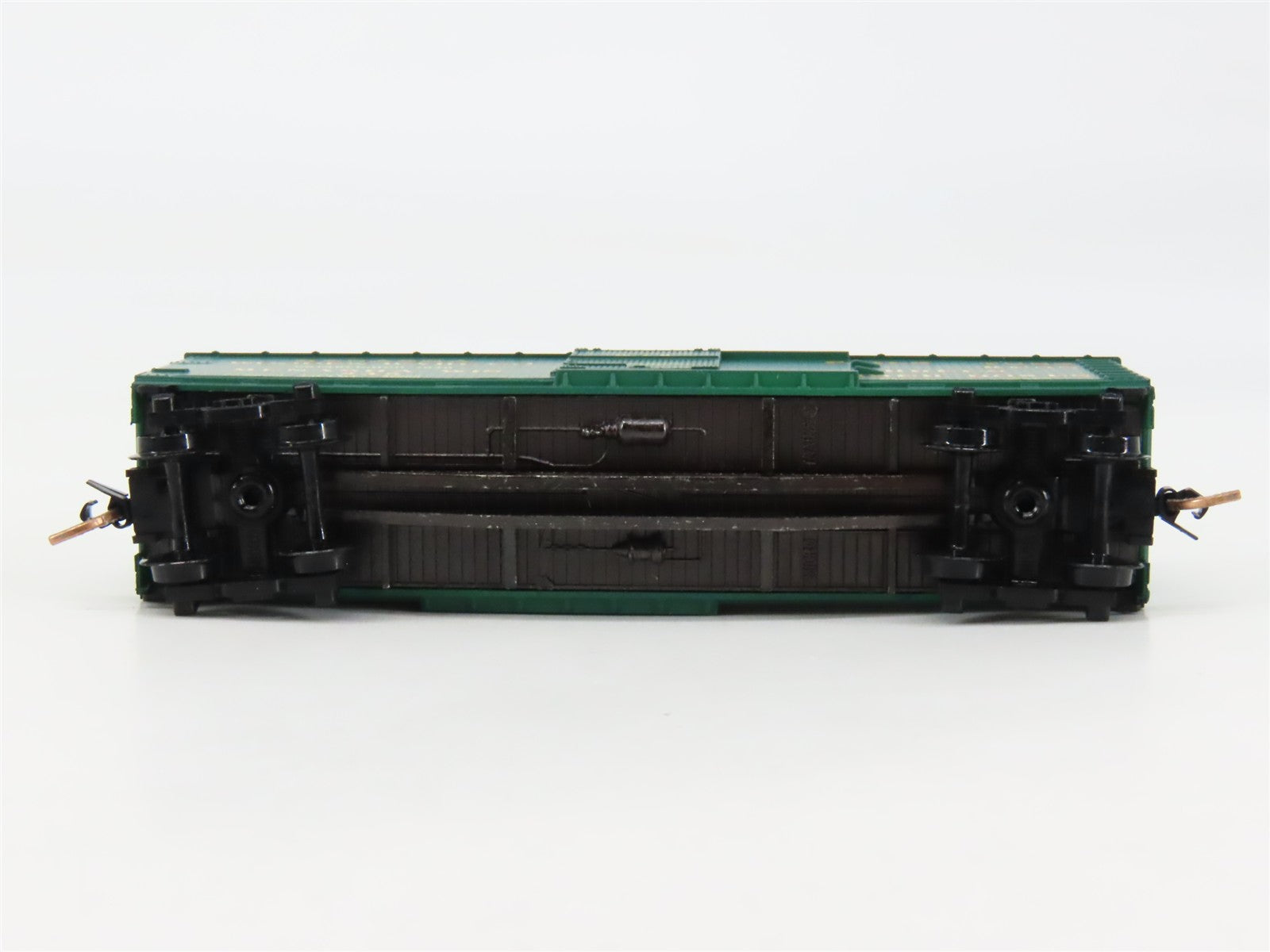 N Scale Micro-Trains MTL 39200 Menasha Wooden Ware Company 40' Box Car 245 RTR