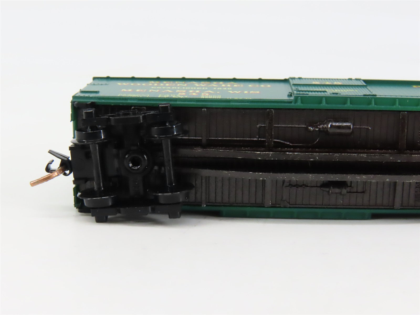 N Scale Micro-Trains MTL 39200 Menasha Wooden Ware Company 40' Box Car 245 RTR