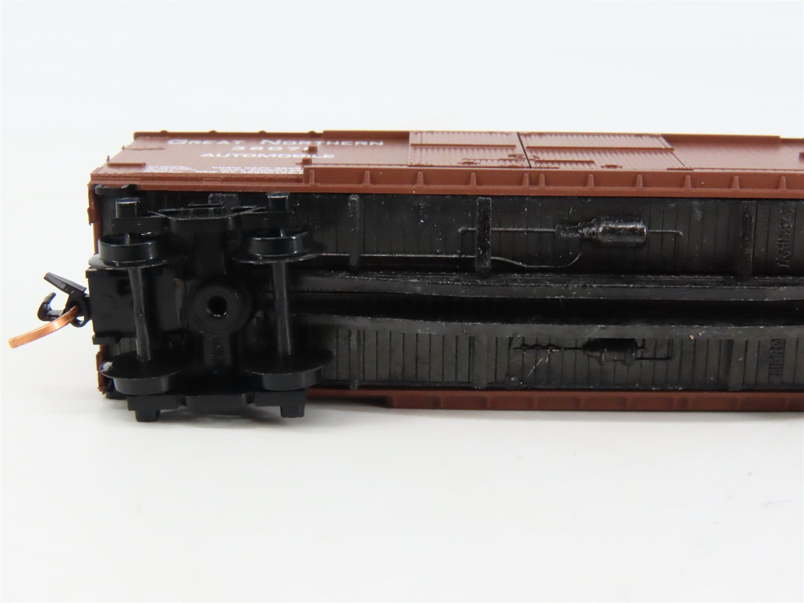 N Scale Micro-Trains MTL 41030 GN Great Northern 40' Box Car 38076 RTR