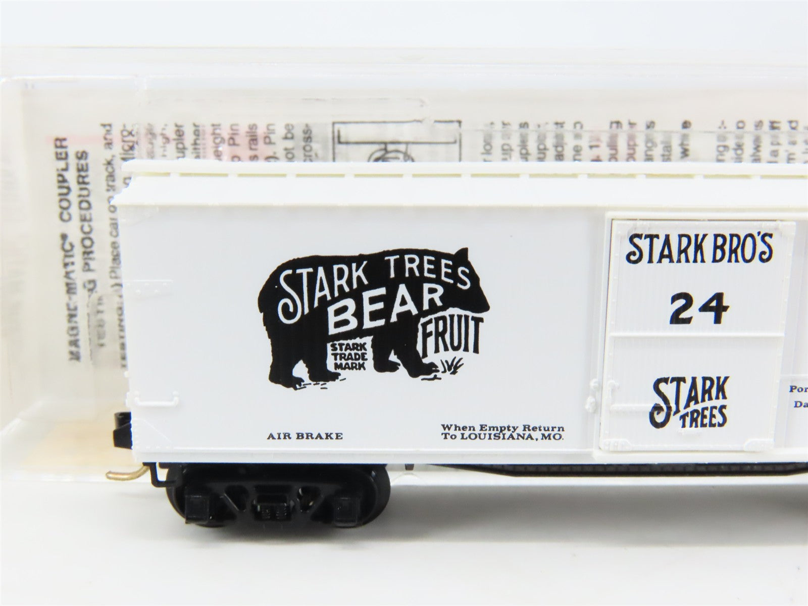 N Scale Micro-Trains MTL 42010 Stark Trees 40' Box Car 24 RTR