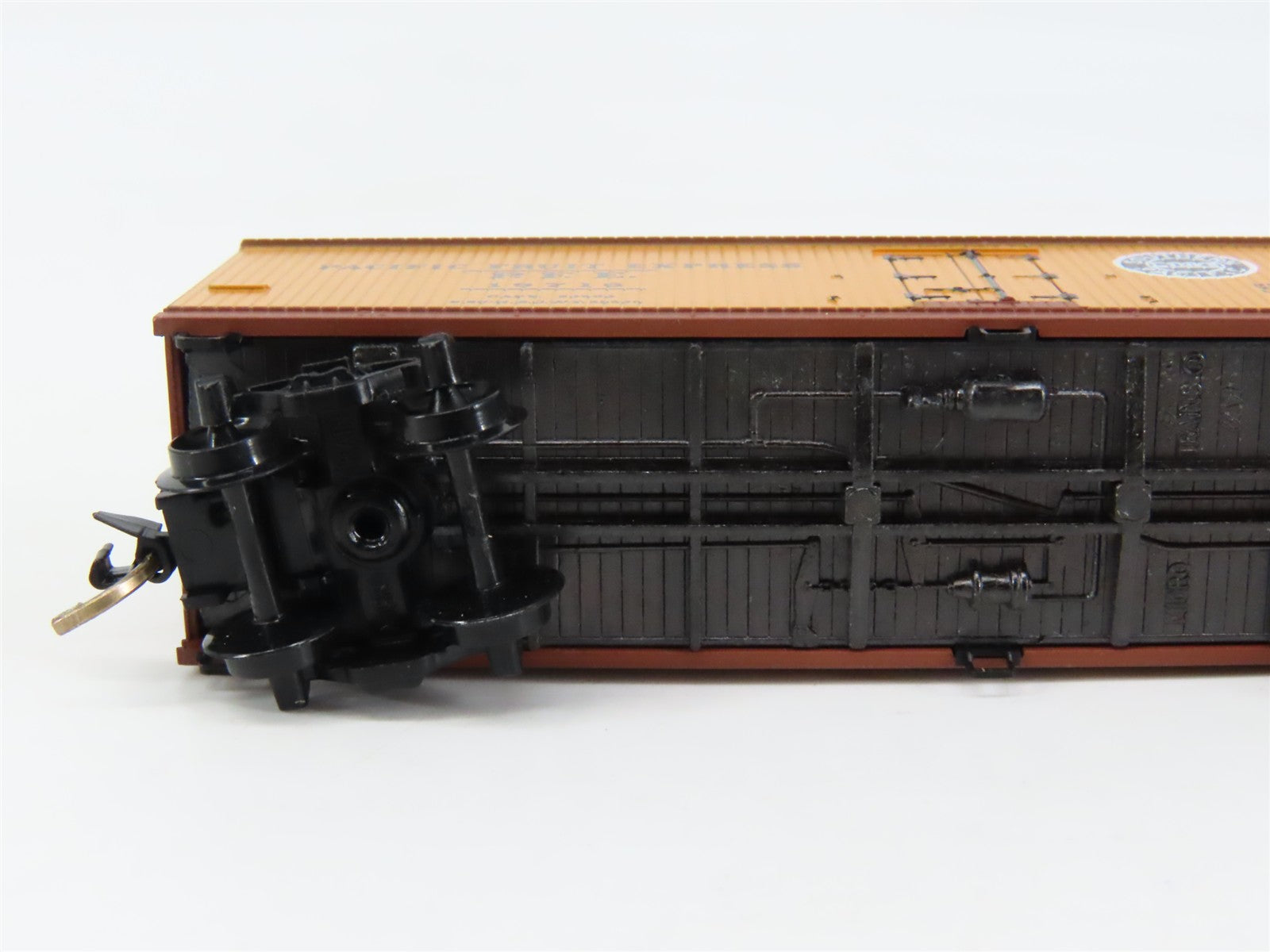 N Scale Micro-Trains MTL 47060 PFE Pacific Fruit Express 40' Reefer 19716 RTR