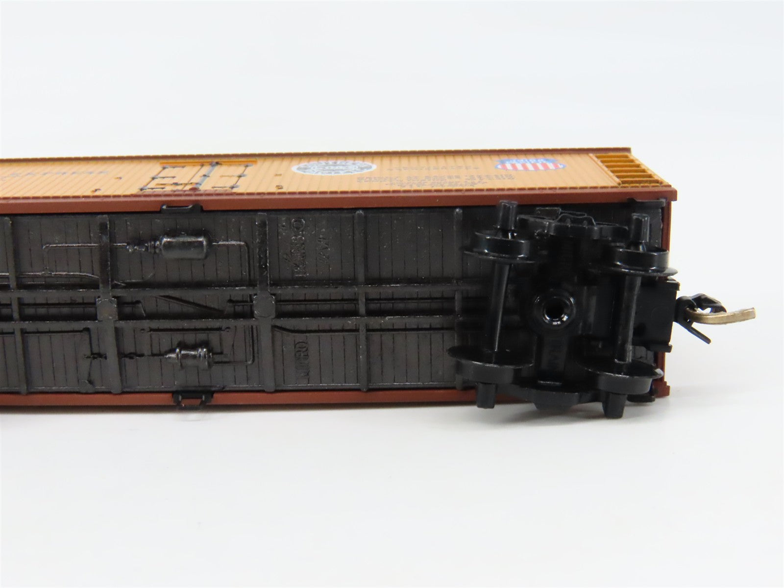 N Scale Micro-Trains MTL 47060 PFE Pacific Fruit Express 40' Reefer 19716 RTR