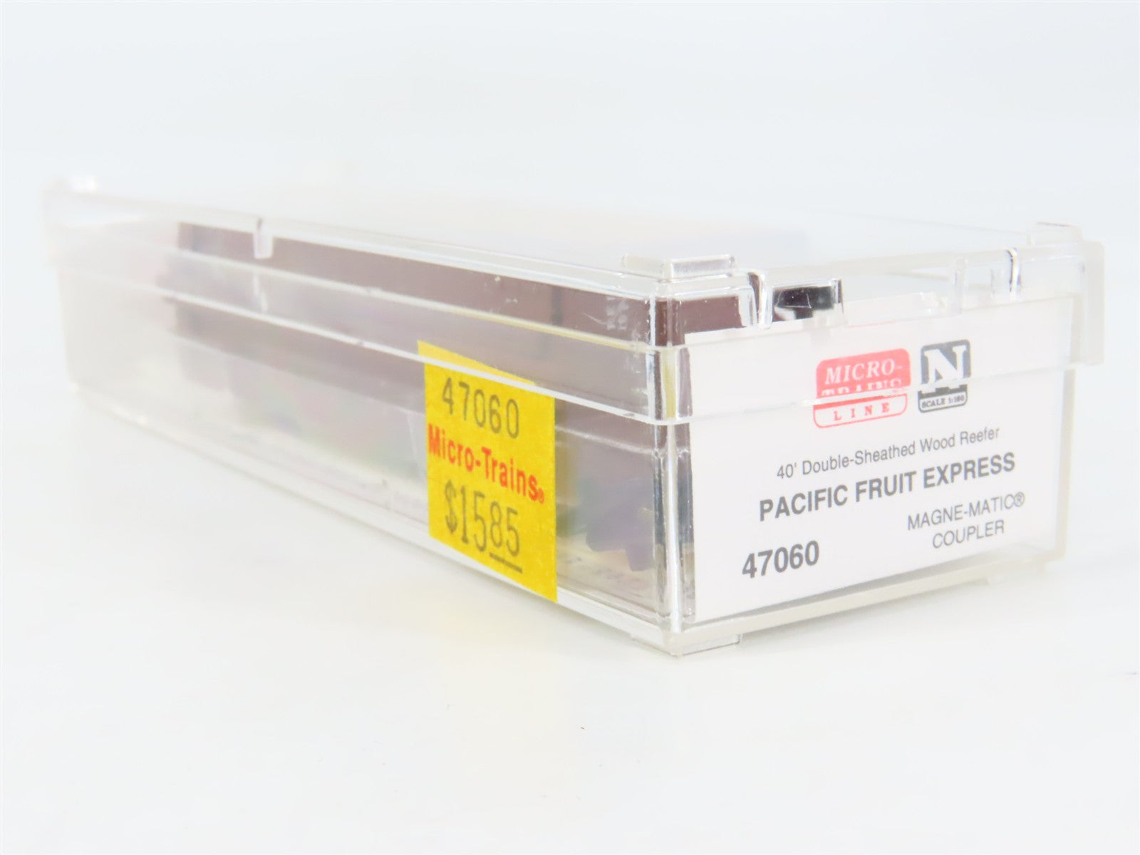N Scale Micro-Trains MTL 47060 PFE Pacific Fruit Express 40' Reefer 19716 RTR