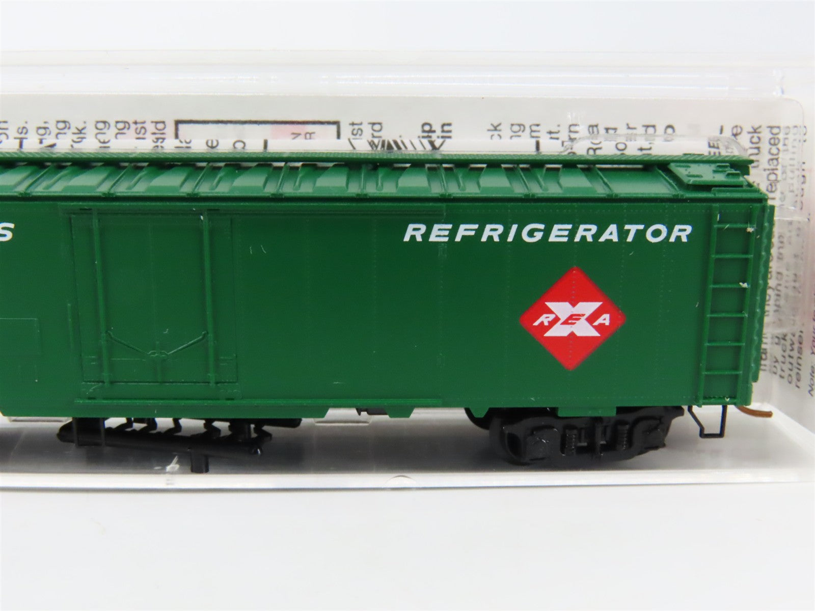 N Scale Micro-Trains MTL 52020 REA Express 52' Riveted Steel Express Reefer RTR