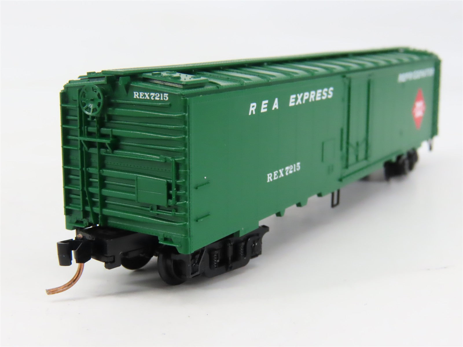 N Scale Micro-Trains MTL 52020 REA Express 52' Riveted Steel Express Reefer RTR