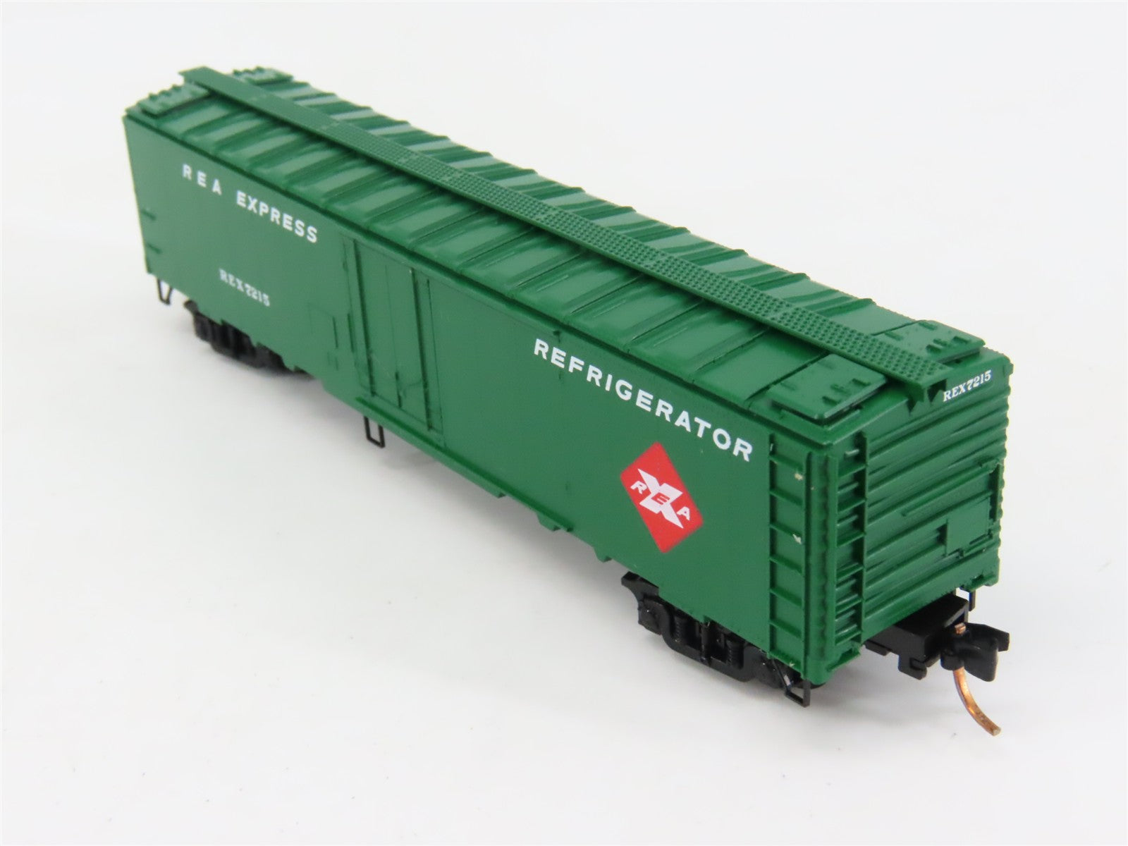 N Scale Micro-Trains MTL 52020 REA Express 52' Riveted Steel Express Reefer RTR