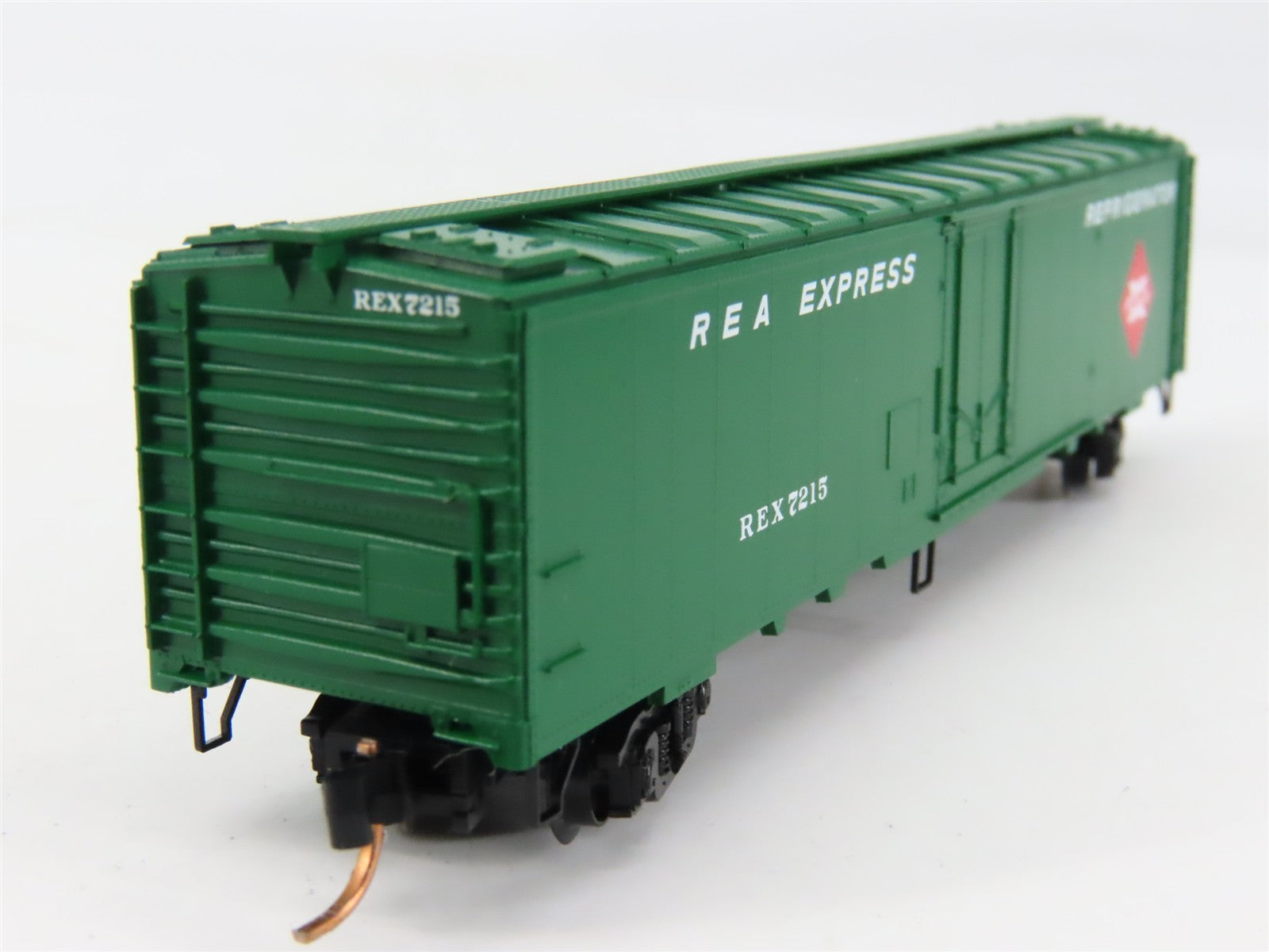 N Scale Micro-Trains MTL 52020 REA Express 52' Riveted Steel Express Reefer RTR