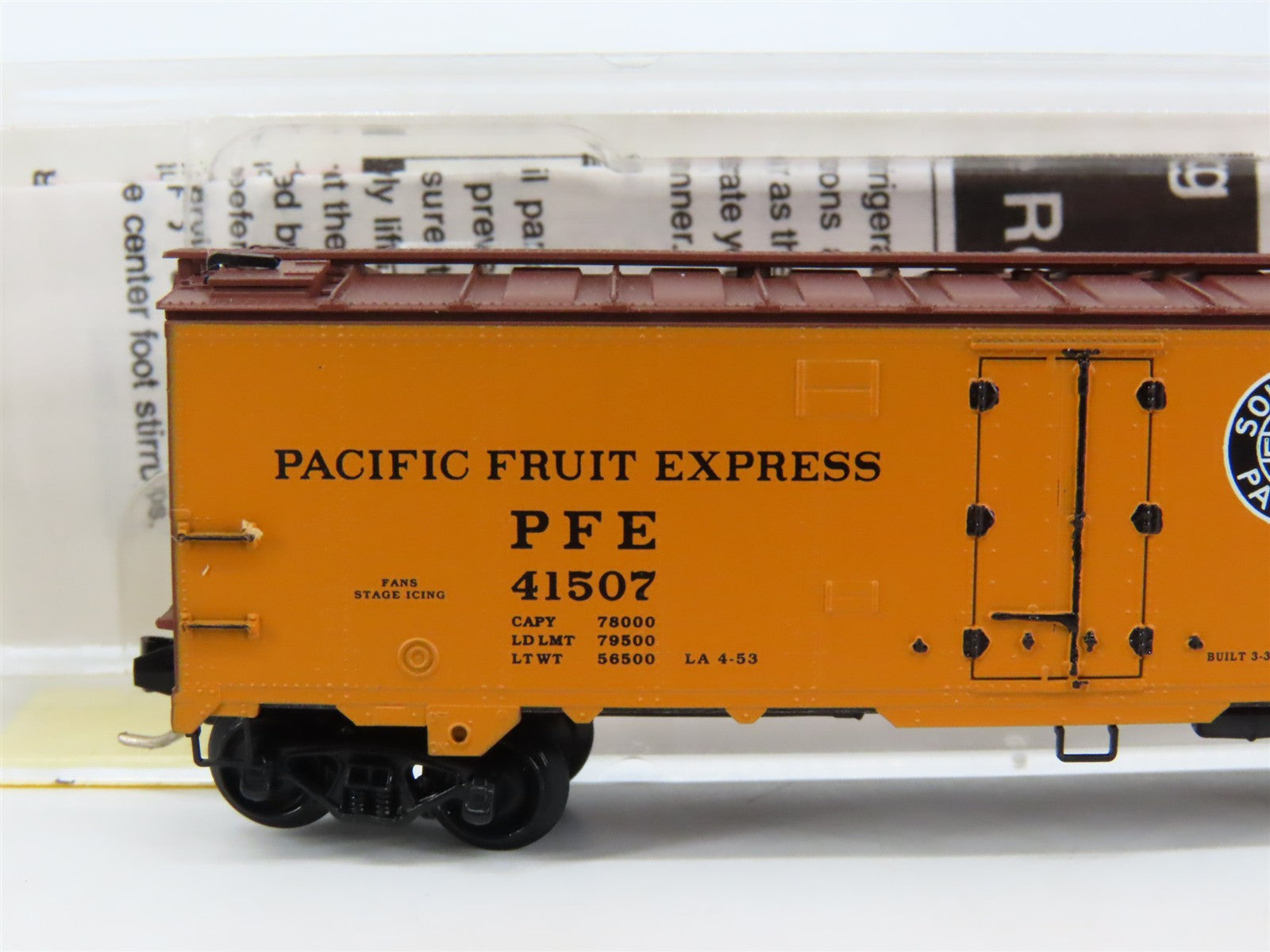 N Scale Micro-Trains MTL 59520 PFE Pacific Fruit Express 40' Reefer 41507 RTR