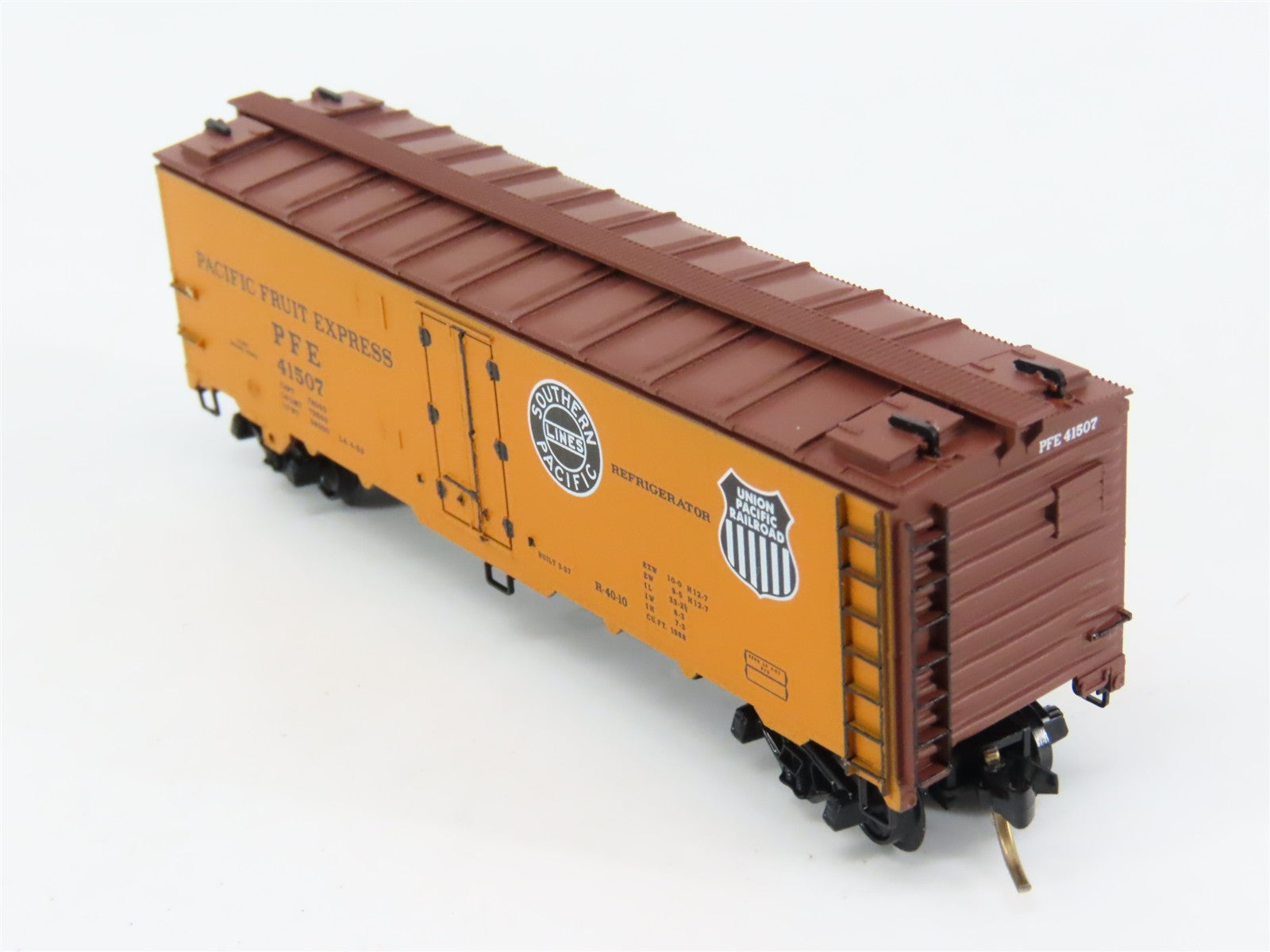 N Scale Micro-Trains MTL 59520 PFE Pacific Fruit Express 40' Reefer 41507 RTR