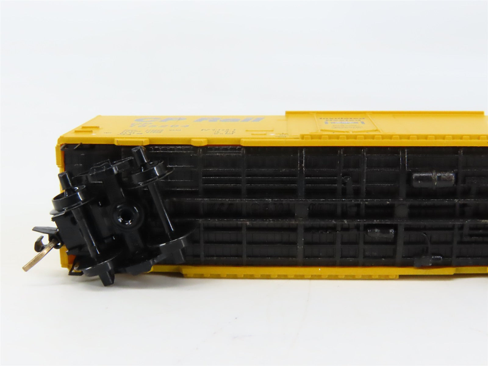 N Scale Micro-Trains MTL 74010 CP Canadian Pacific 40' Plug Door Box Car RTR