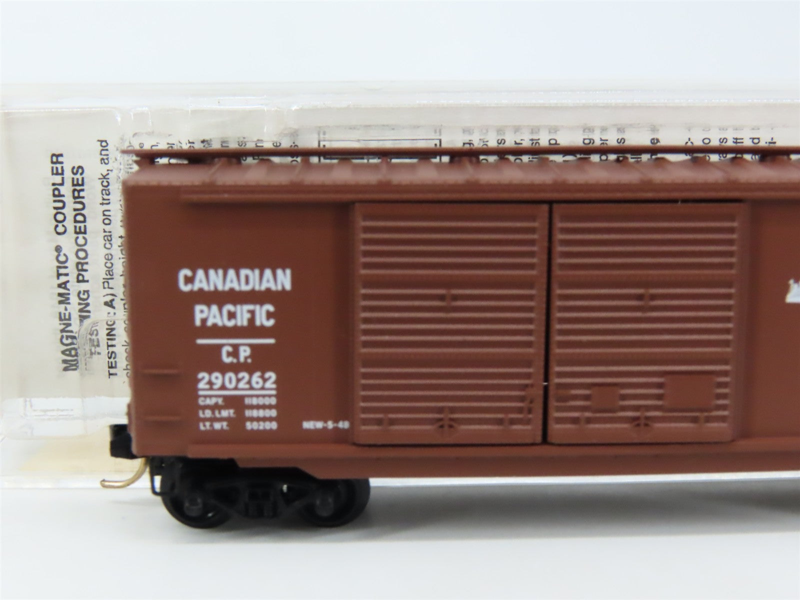 N Scale Micro-Trains MTL 23140 C.P. Canadian Pacific 40' Box Car 290262 RTR