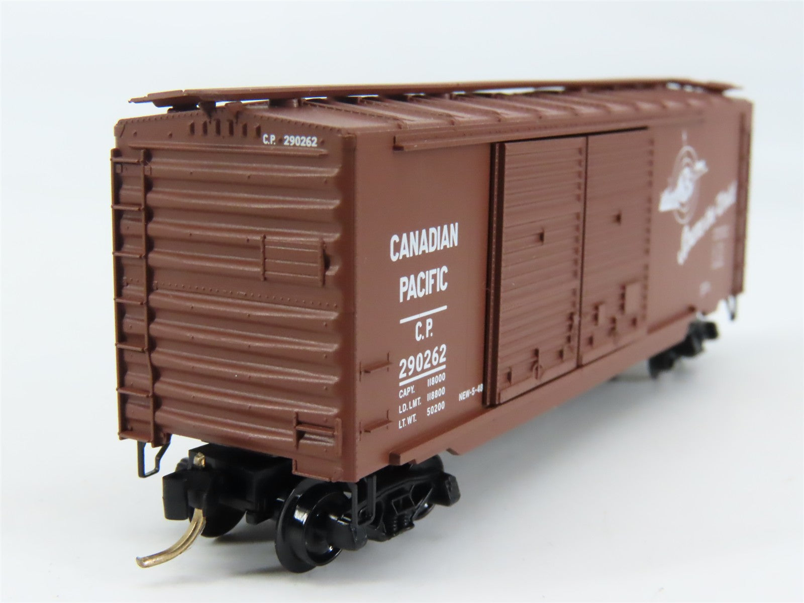N Scale Micro-Trains MTL 23140 C.P. Canadian Pacific 40' Box Car 290262 RTR