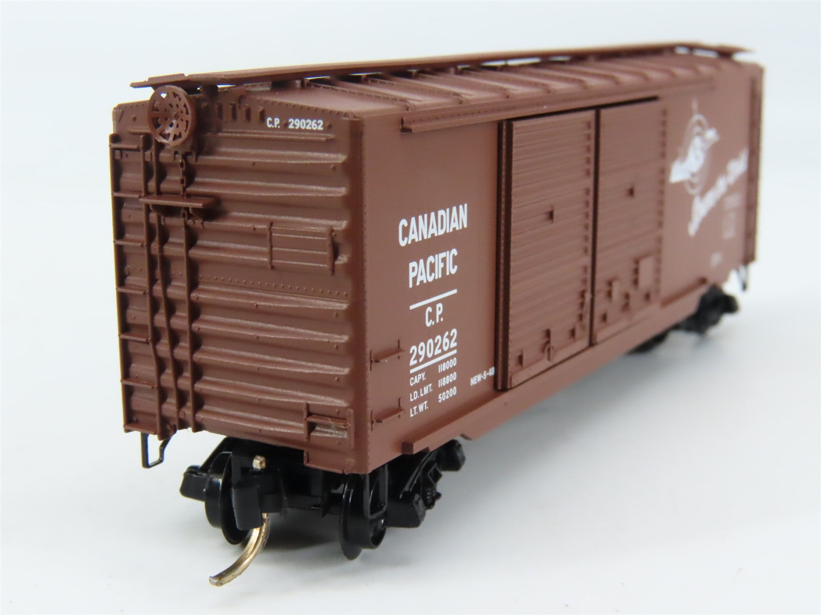 N Scale Micro-Trains MTL 23140 C.P. Canadian Pacific 40' Box Car 290262 RTR