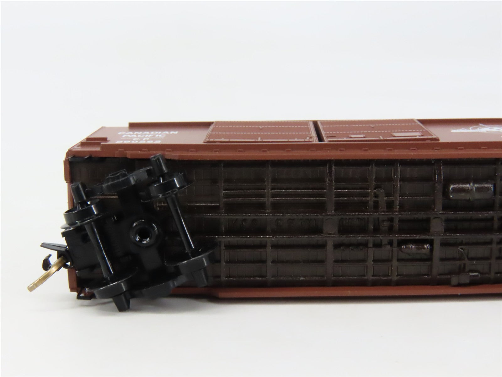 N Scale Micro-Trains MTL 23140 C.P. Canadian Pacific 40' Box Car 290262 RTR