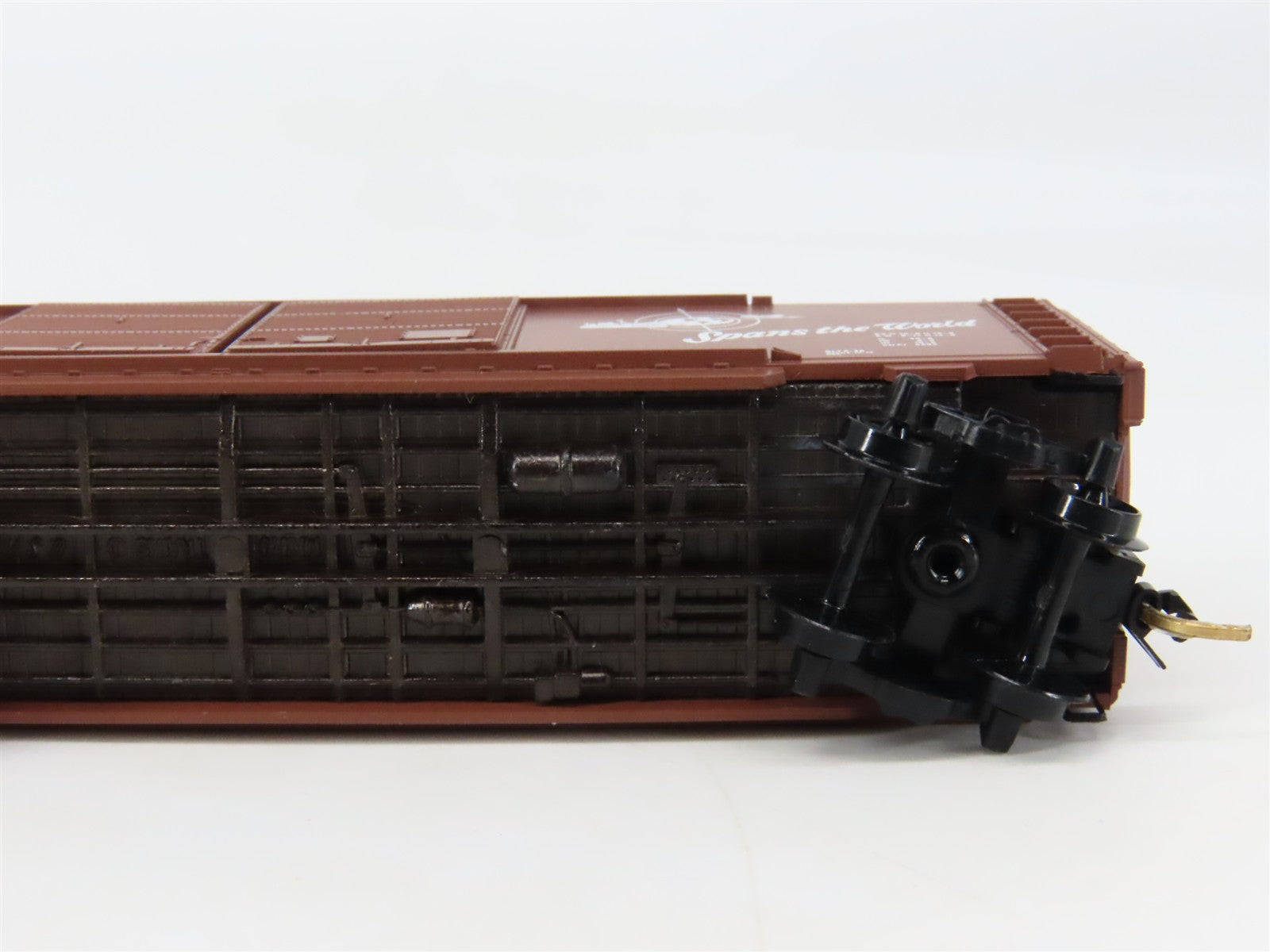 N Scale Micro-Trains MTL 23140 C.P. Canadian Pacific 40' Box Car 290262 RTR