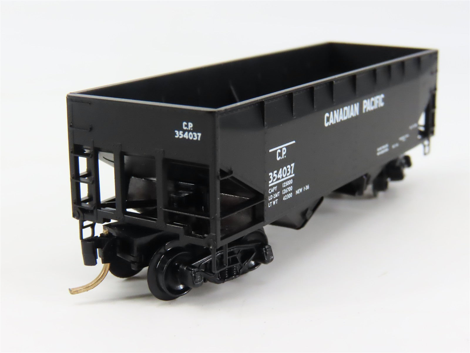 N Scale Micro-Trains MTL 55150 C.P. Canadian Pacific 33' 2-Bay Hopper 354037 RTR