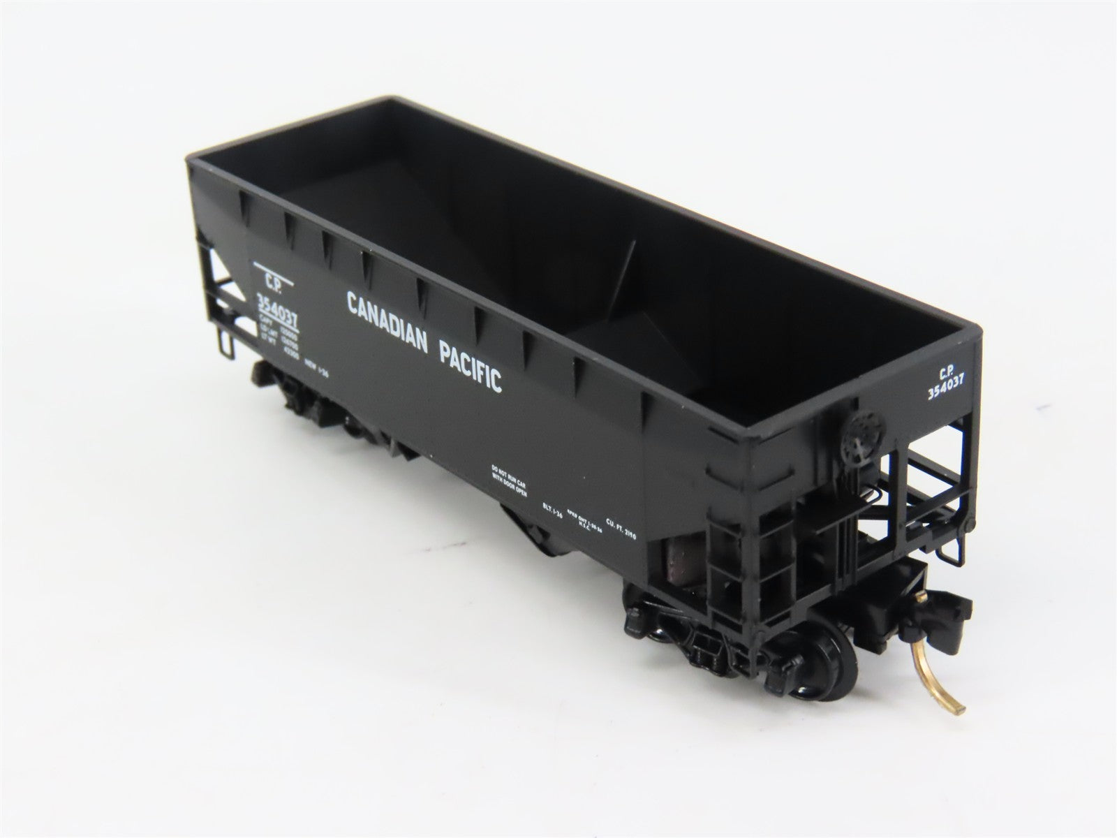N Scale Micro-Trains MTL 55150 C.P. Canadian Pacific 33' 2-Bay Hopper 354037 RTR