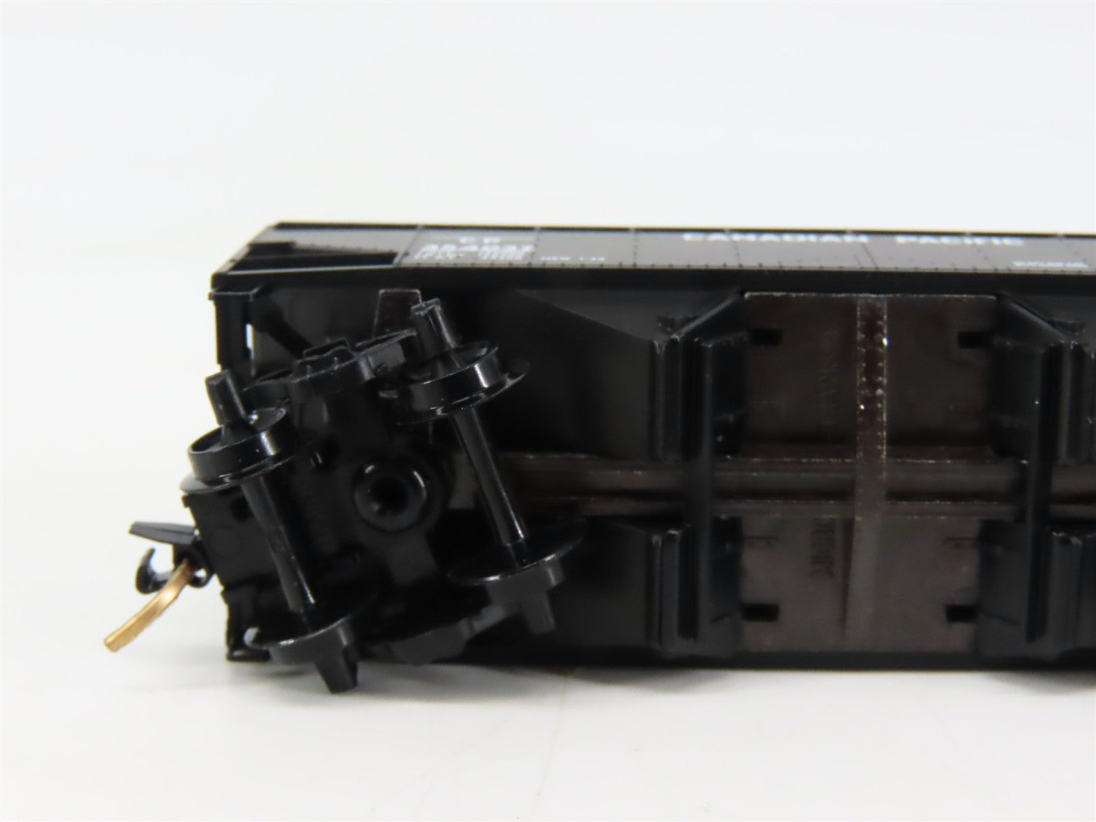 N Scale Micro-Trains MTL 55150 C.P. Canadian Pacific 33' 2-Bay Hopper 354037 RTR