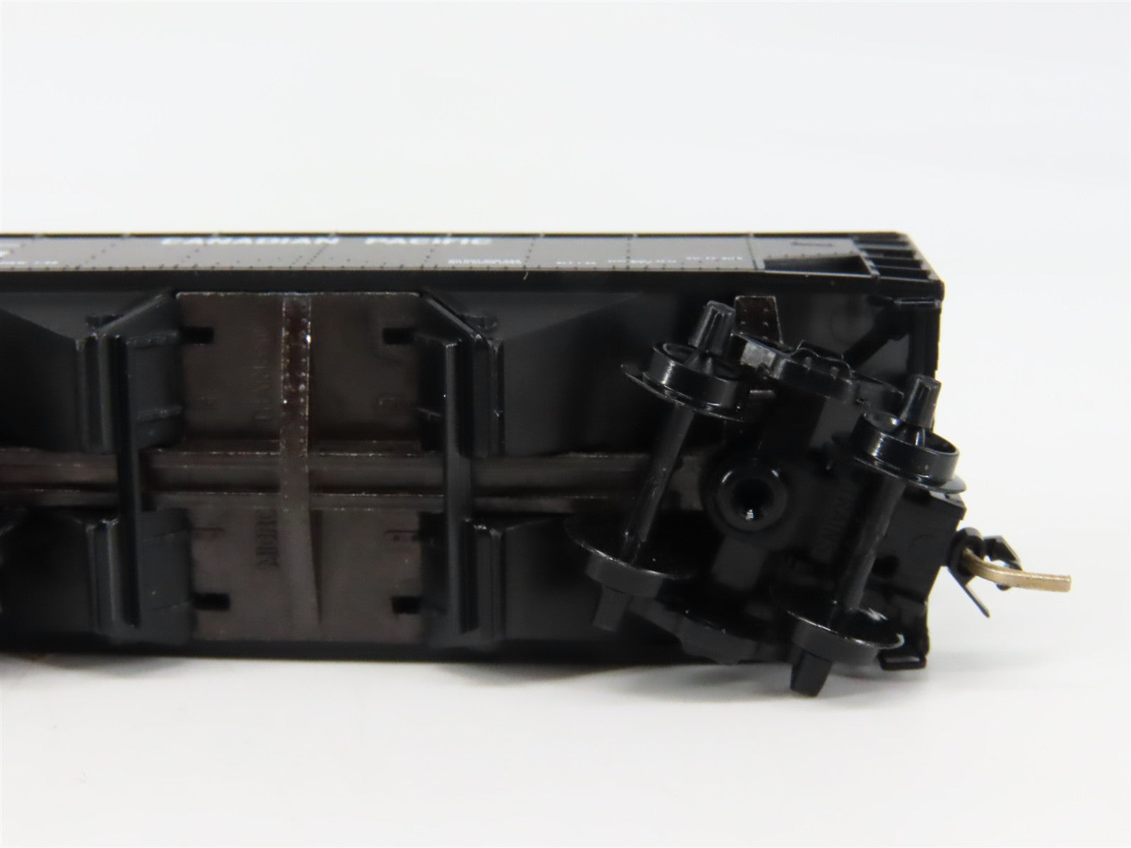 N Scale Micro-Trains MTL 55150 C.P. Canadian Pacific 33' 2-Bay Hopper 354037 RTR