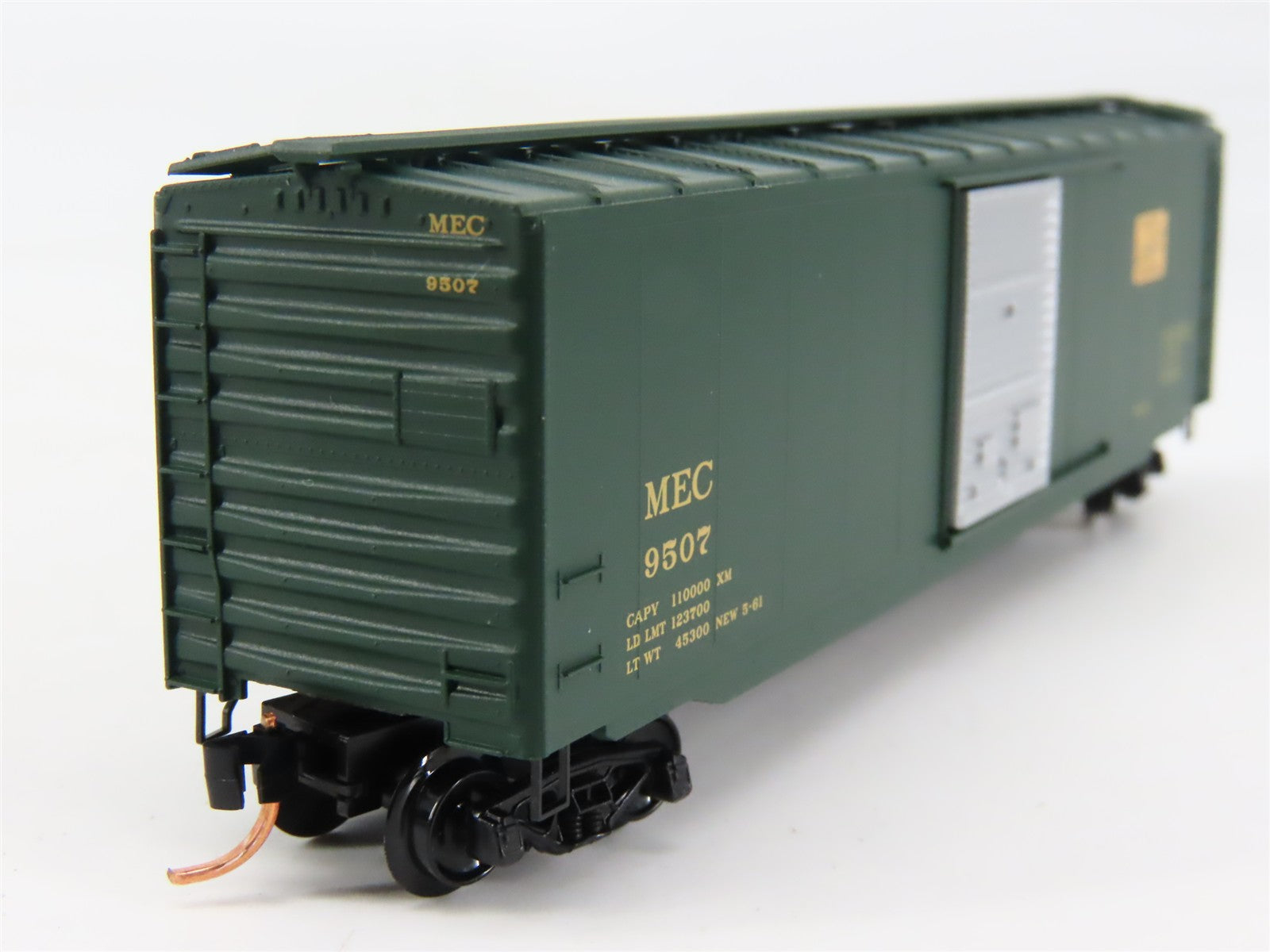 N Scale Micro-Trains MTL 31330 MEC Maine Central 50' Box Car 9507 RTR