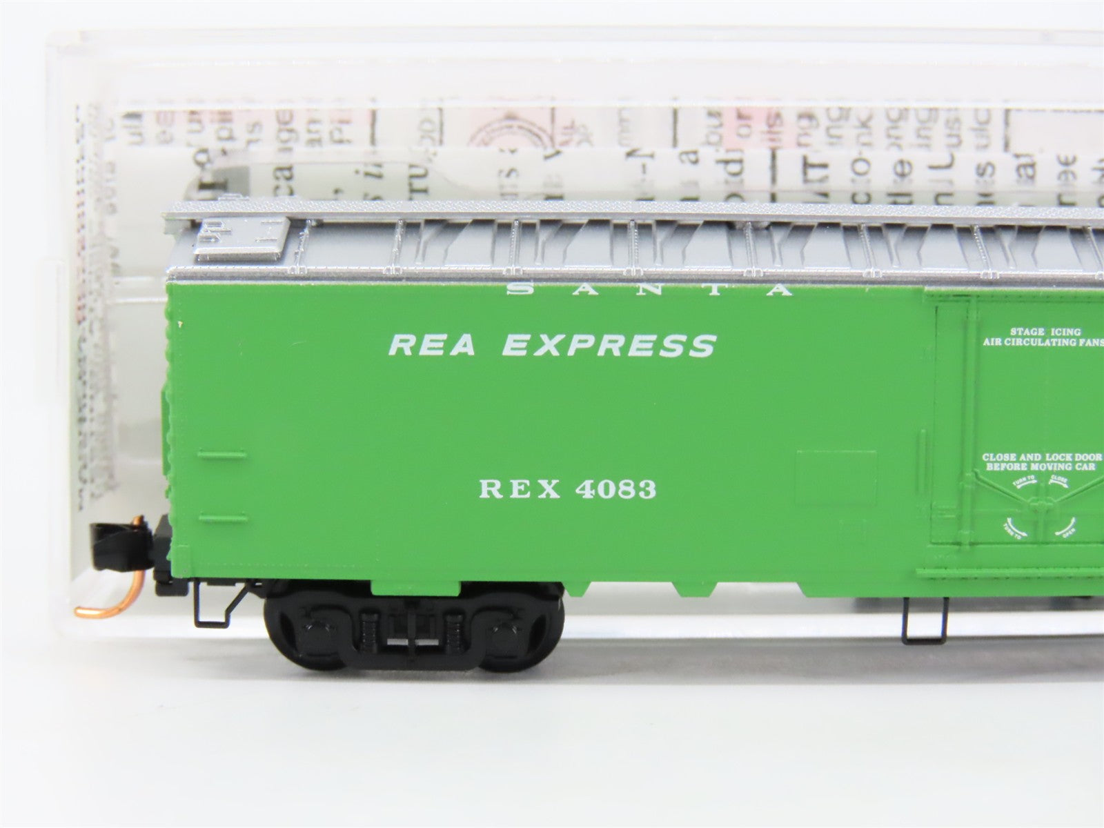 N Scale Micro-Trains MTL 52030 REX Santa Fe / REA 52' Express Reefer 4083 RTR