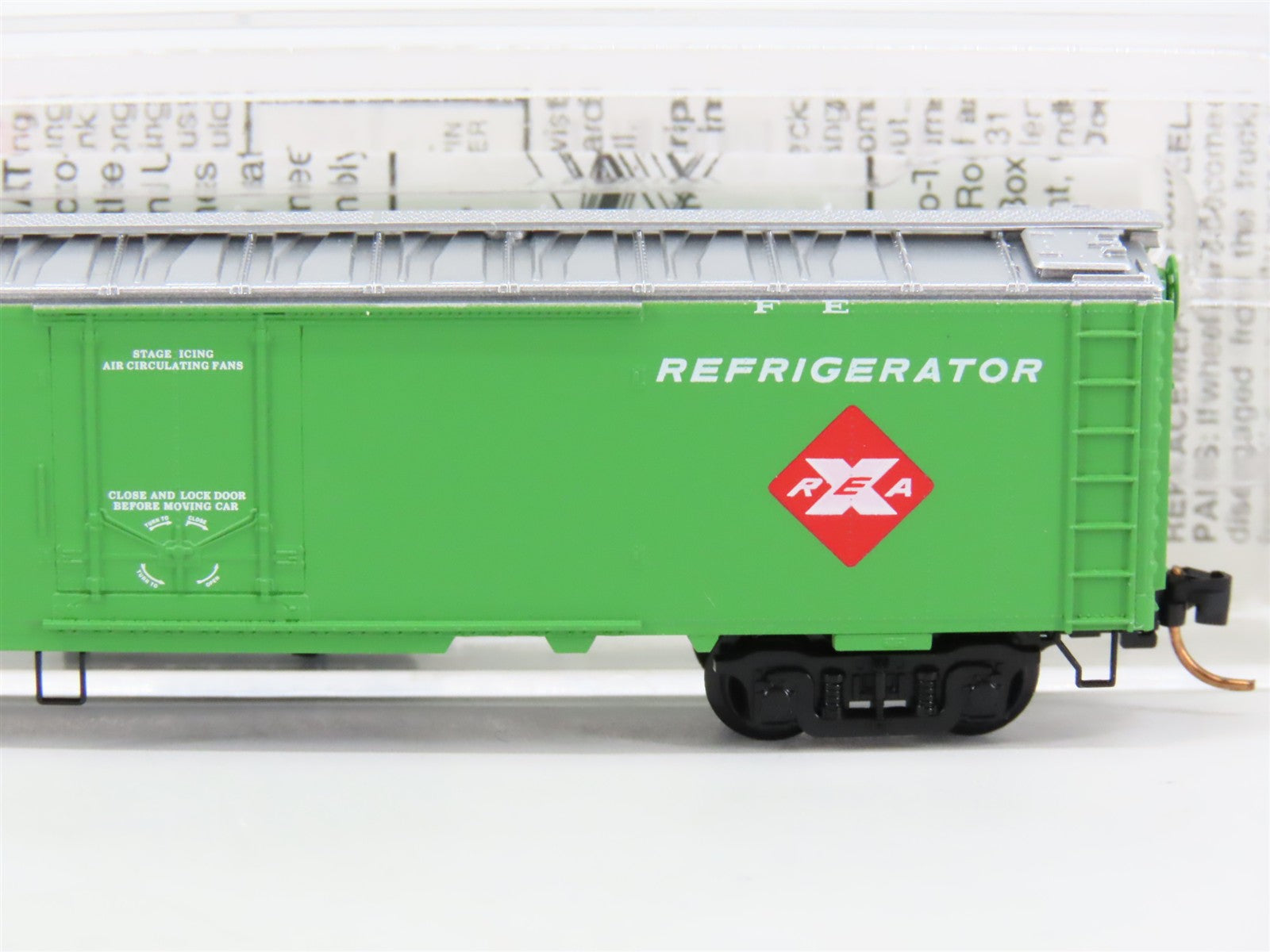 N Scale Micro-Trains MTL 52030 REX Santa Fe / REA 52' Express Reefer 4083 RTR
