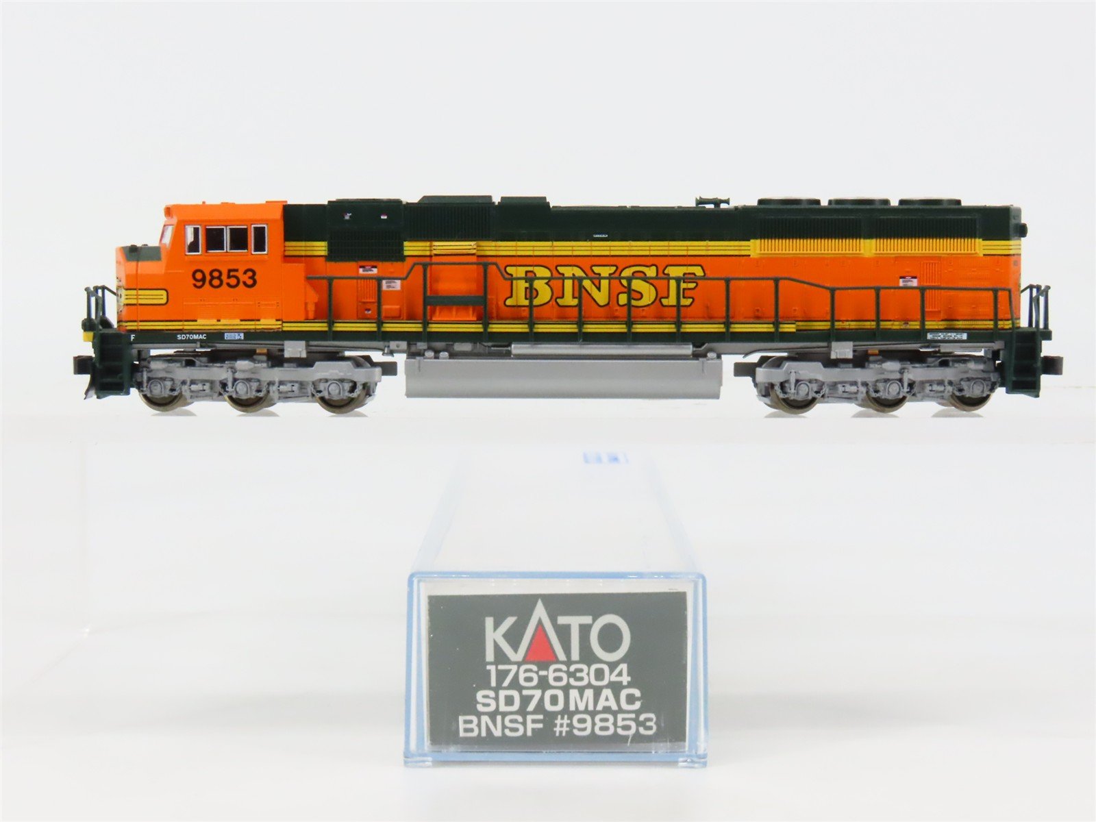 N Scale KATO 176-6304 BNSF Railway EMD SD70MAC Diesel #9853 DC