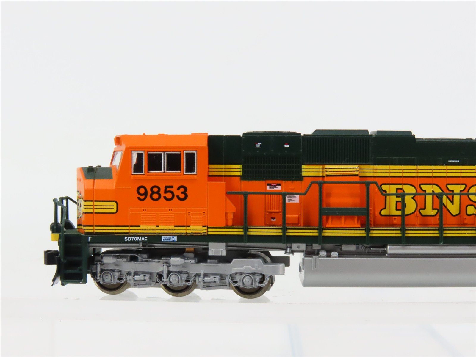 N Scale KATO 176-6304 BNSF Railway EMD SD70MAC Diesel #9853 DC