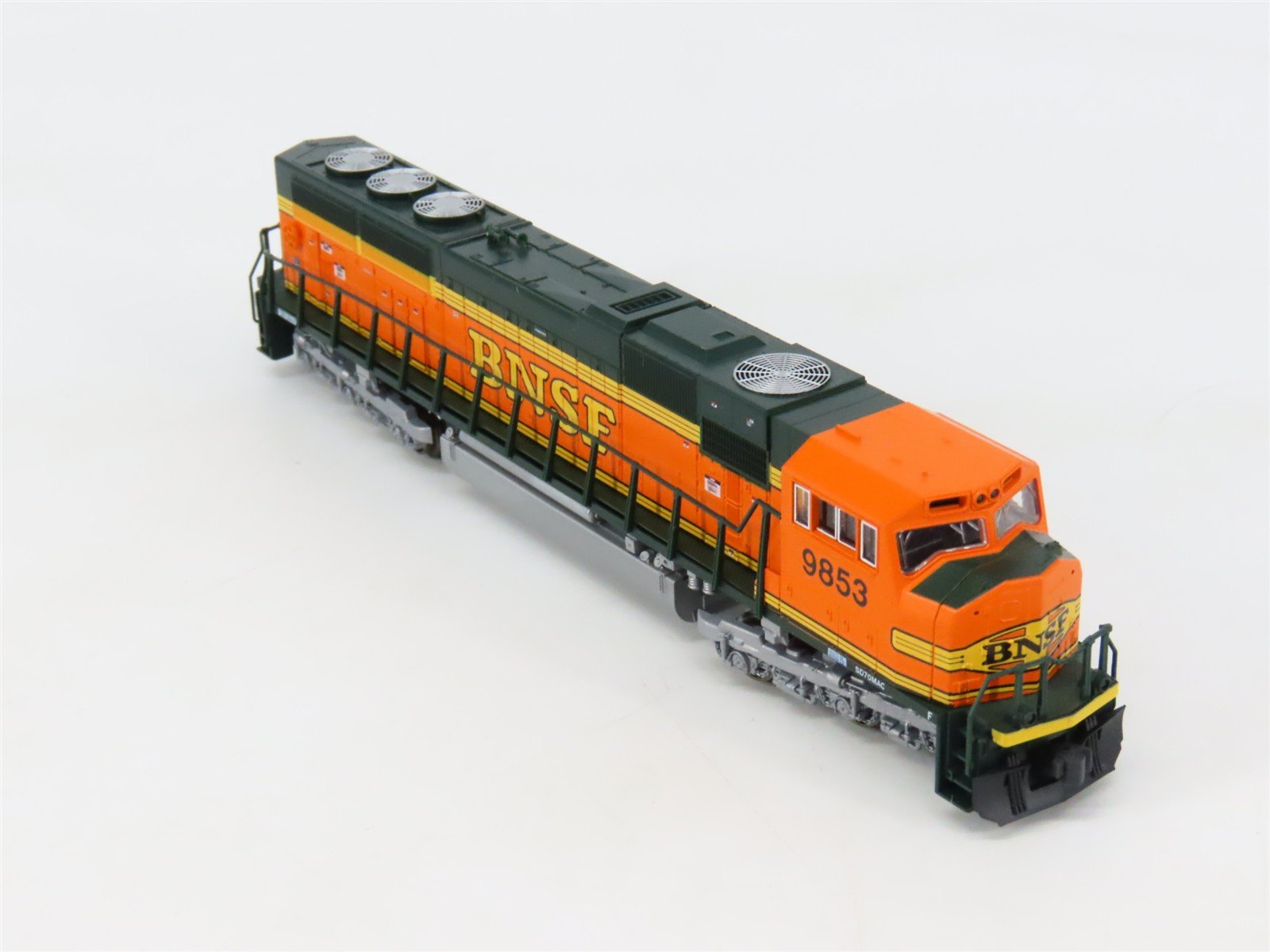 N Scale KATO 176-6304 BNSF Railway EMD SD70MAC Diesel #9853 DC