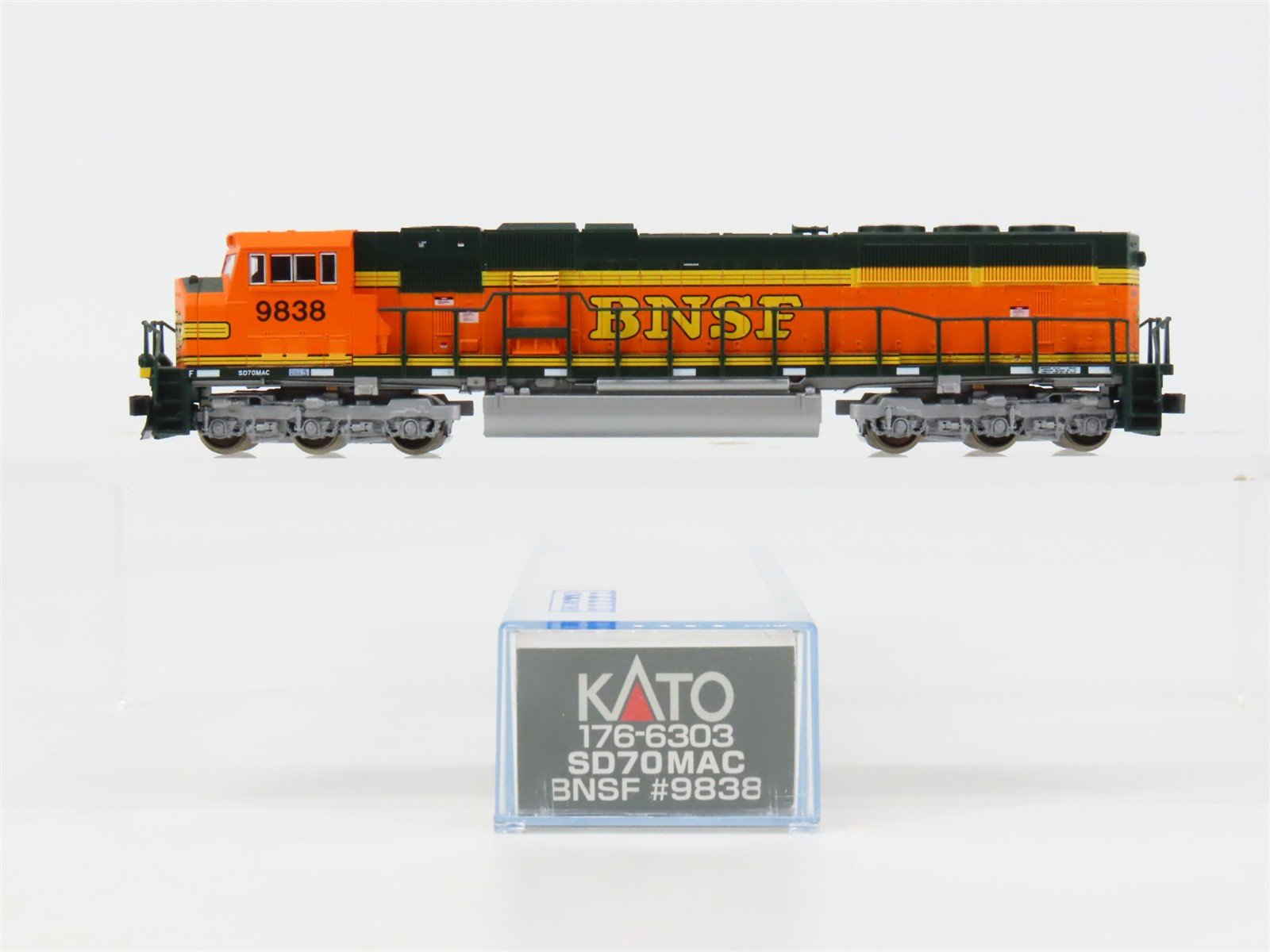 N Scale KATO 176-6303 BNSF Railway EMD SD70MAC Diesel #9838 DCC Ready