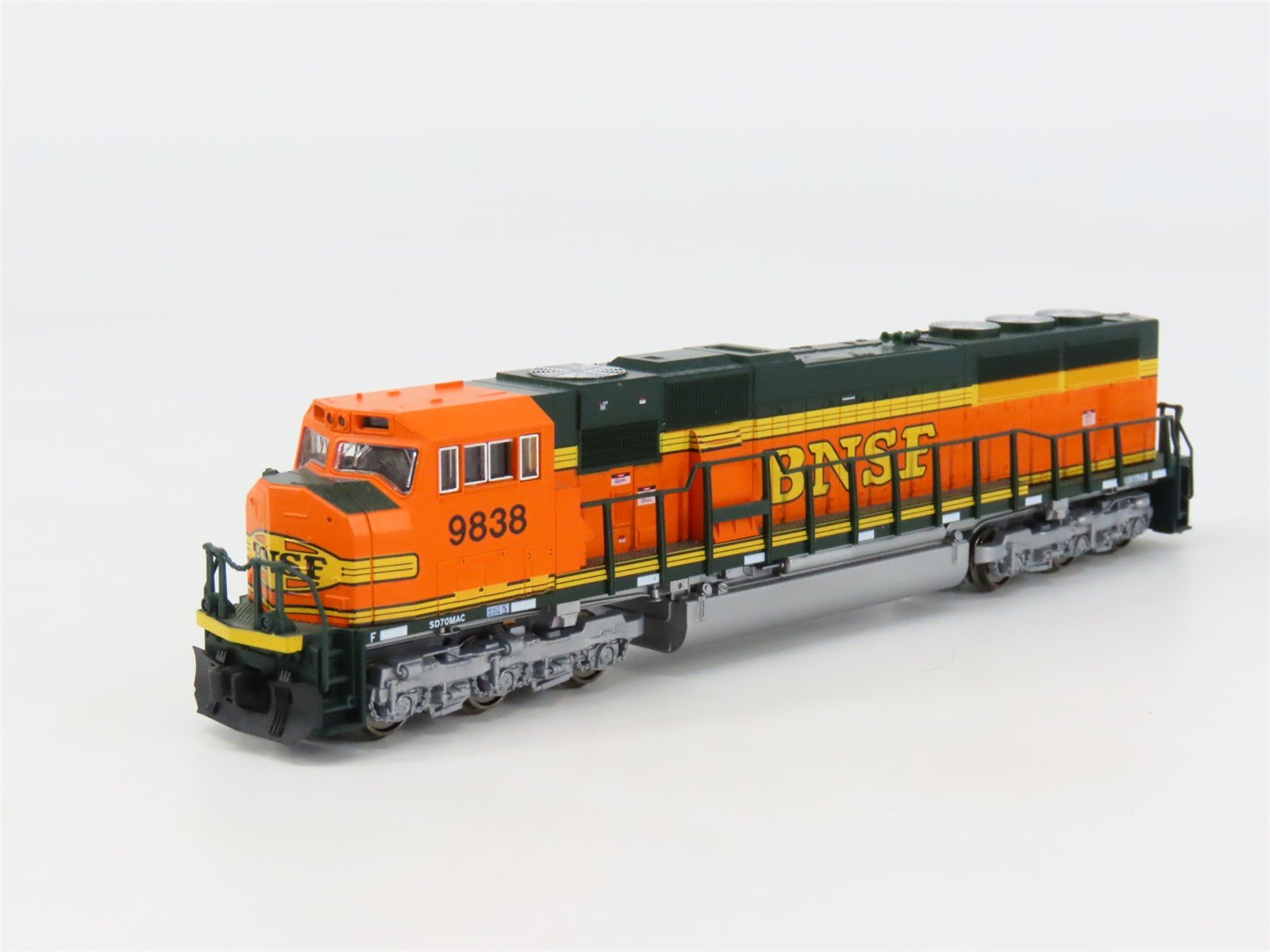 N Scale KATO 176-6303 BNSF Railway EMD SD70MAC Diesel #9838 DCC Ready
