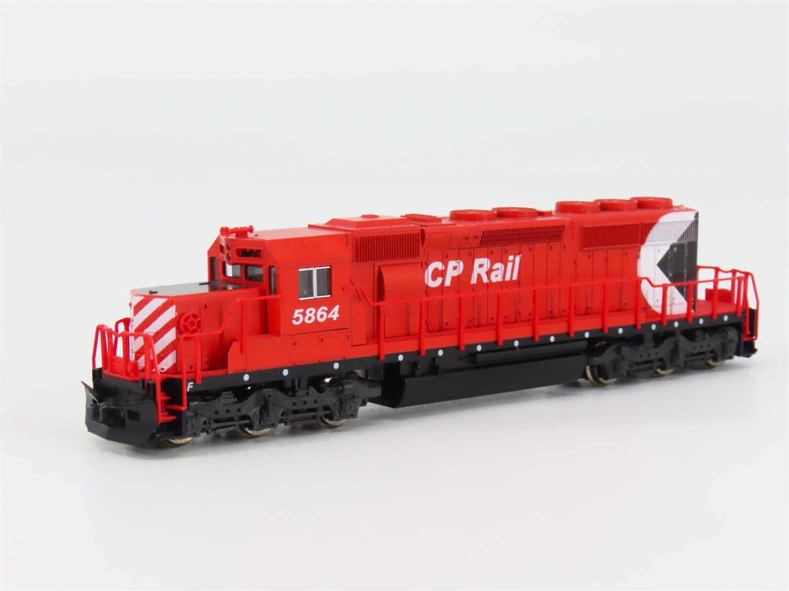N Scale KATO 176-4905 CP Canadian Pacific EMD SD40-2 Diesel #5864 DC