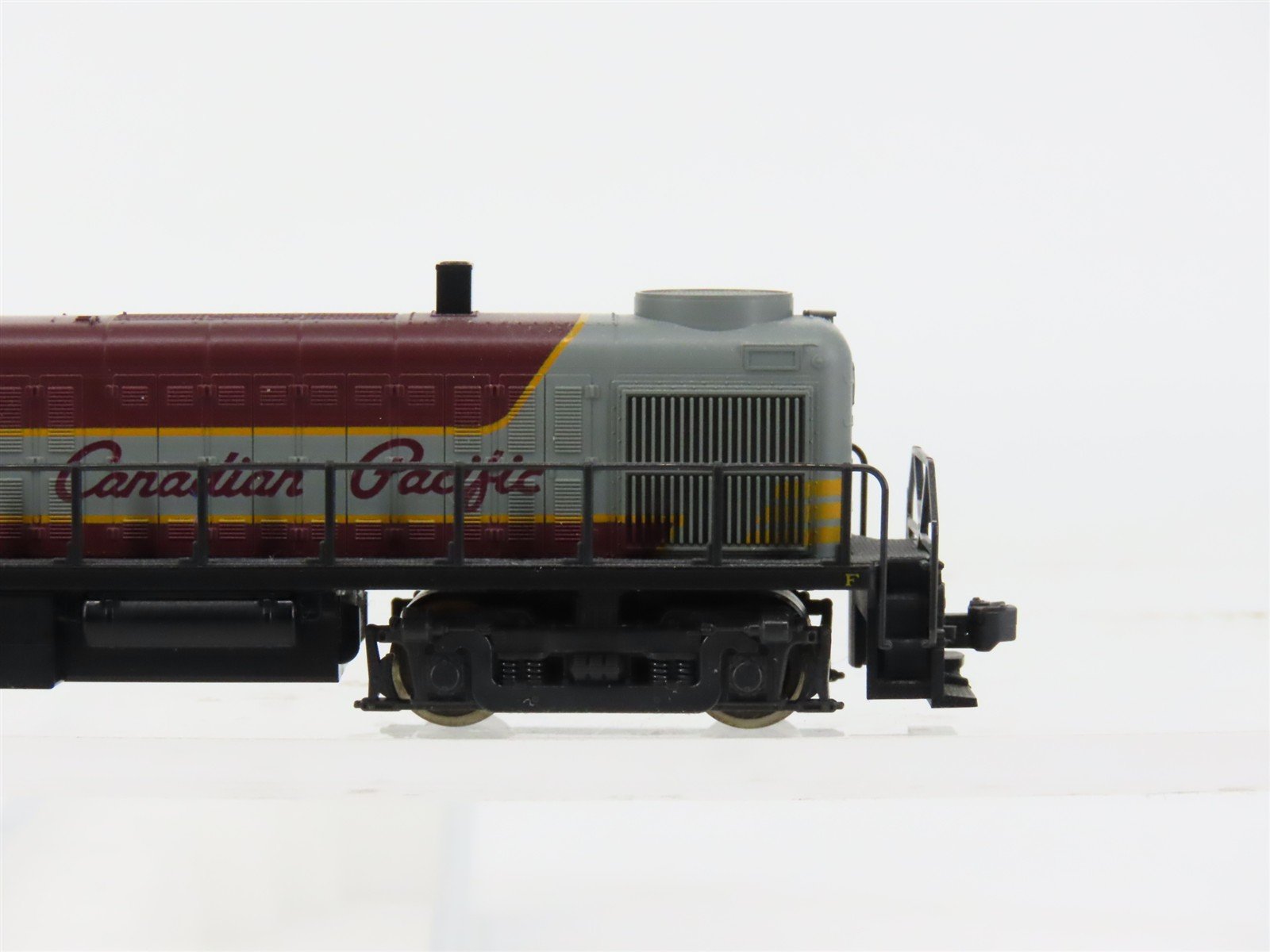 N Scale KATO 176-4601 CP Canadian Pacific Alco RS-2 Diesel #8401 DC