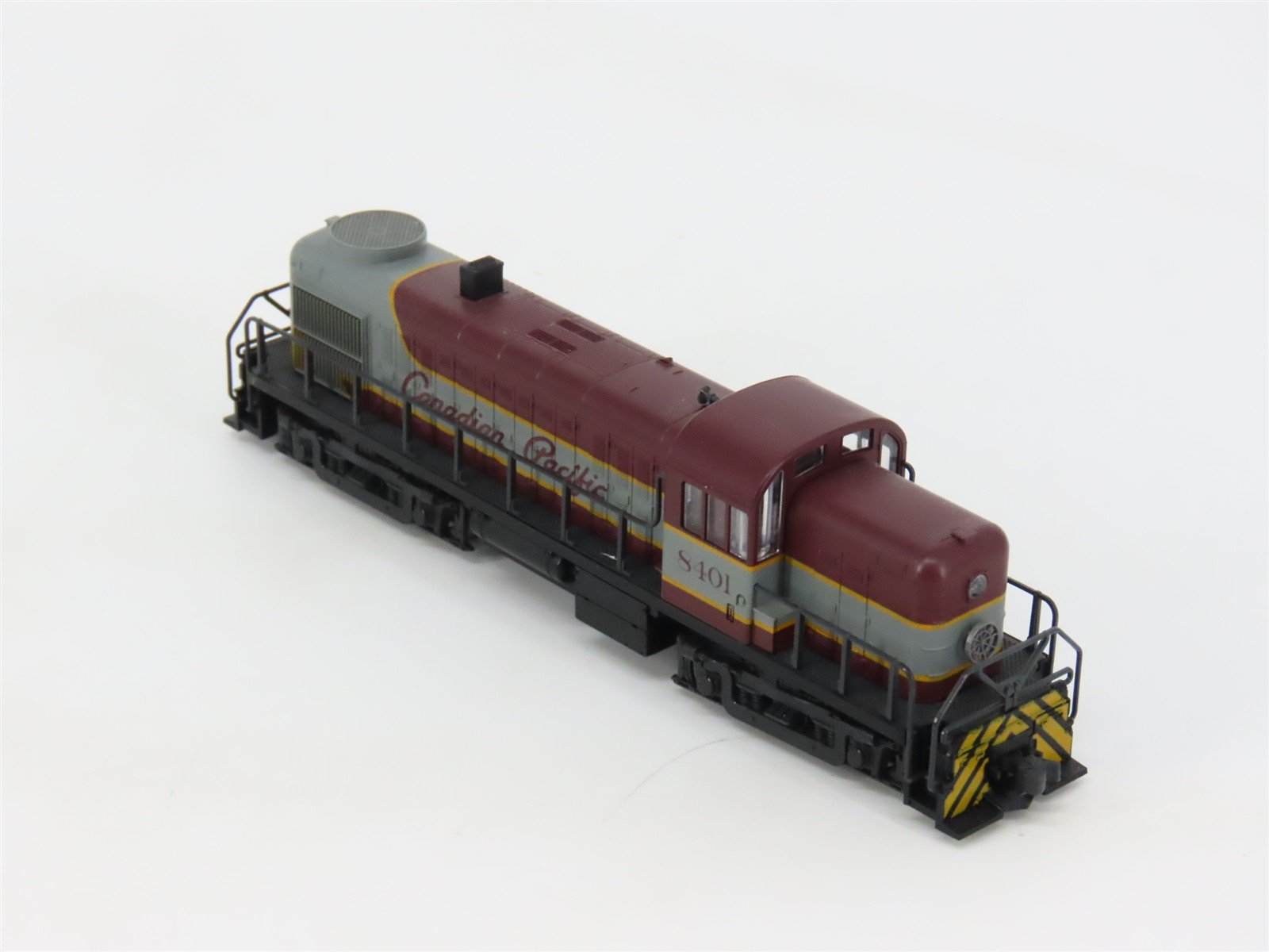 N Scale KATO 176-4601 CP Canadian Pacific Alco RS-2 Diesel #8401 DC