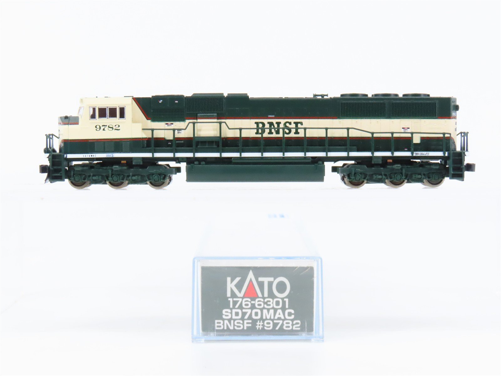 N Scale KATO 176-6301 BNSF Railway EMD SD70MAC Diesel #9782 DCC Ready
