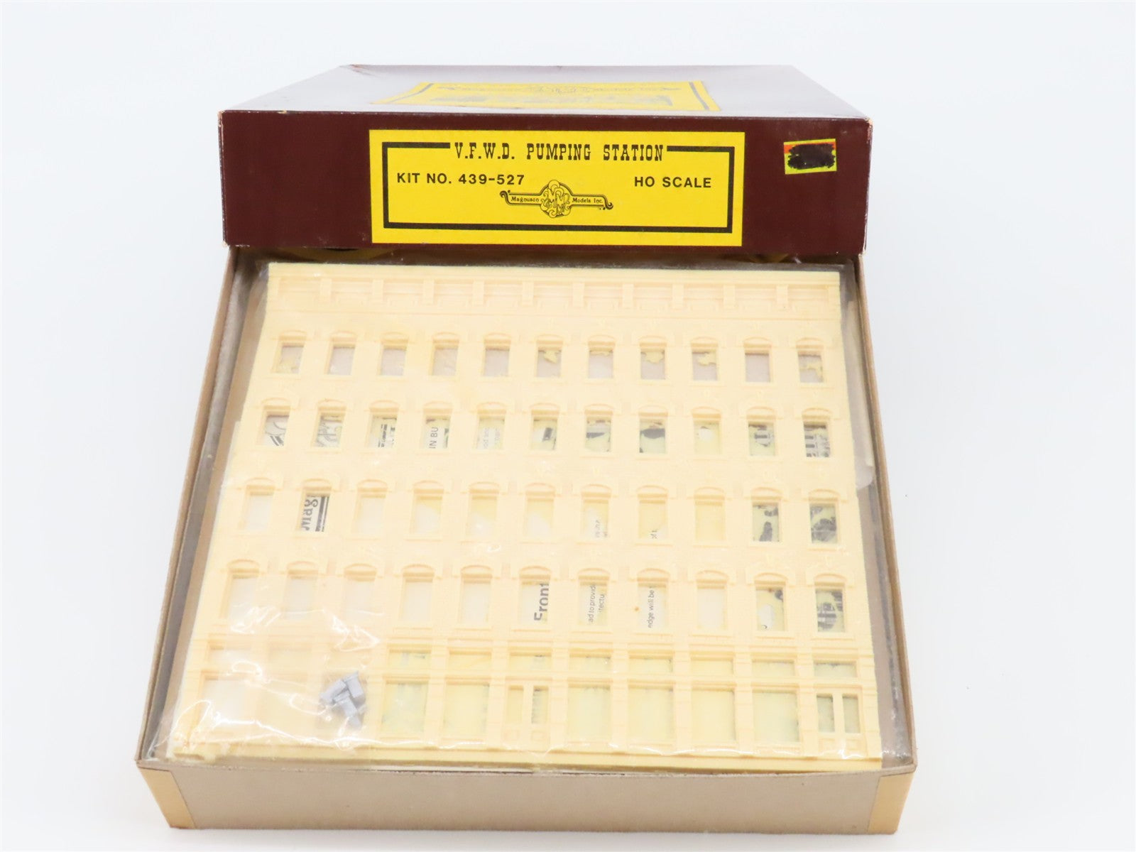 HO 1/87 Magnuson Models Kit No. 439-527 V.F.W.D. Pumping Station + Hotel Front