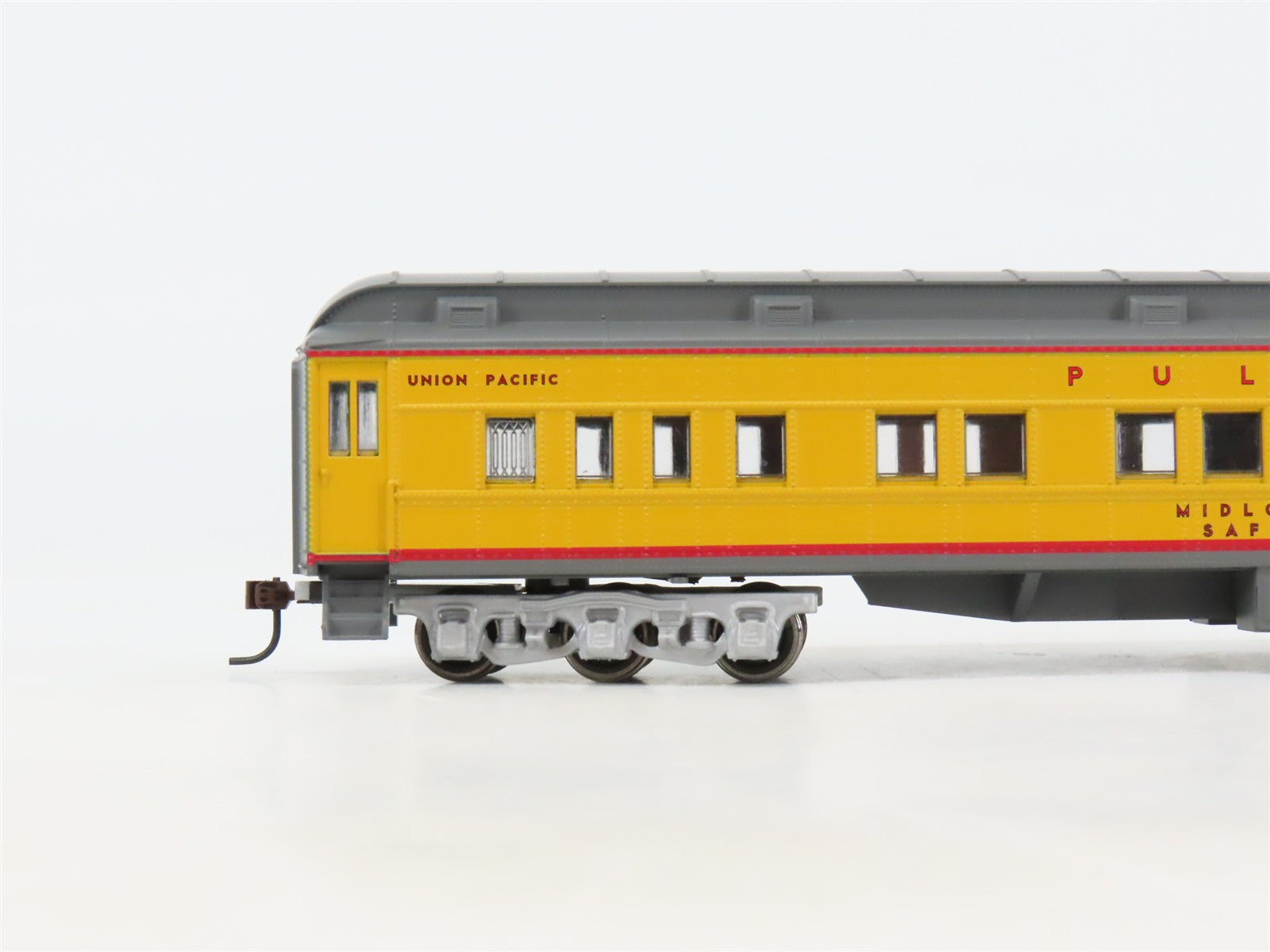 HO Scale Athearn 99447 UP Union Pacific Coach Passenger Car Safety Award