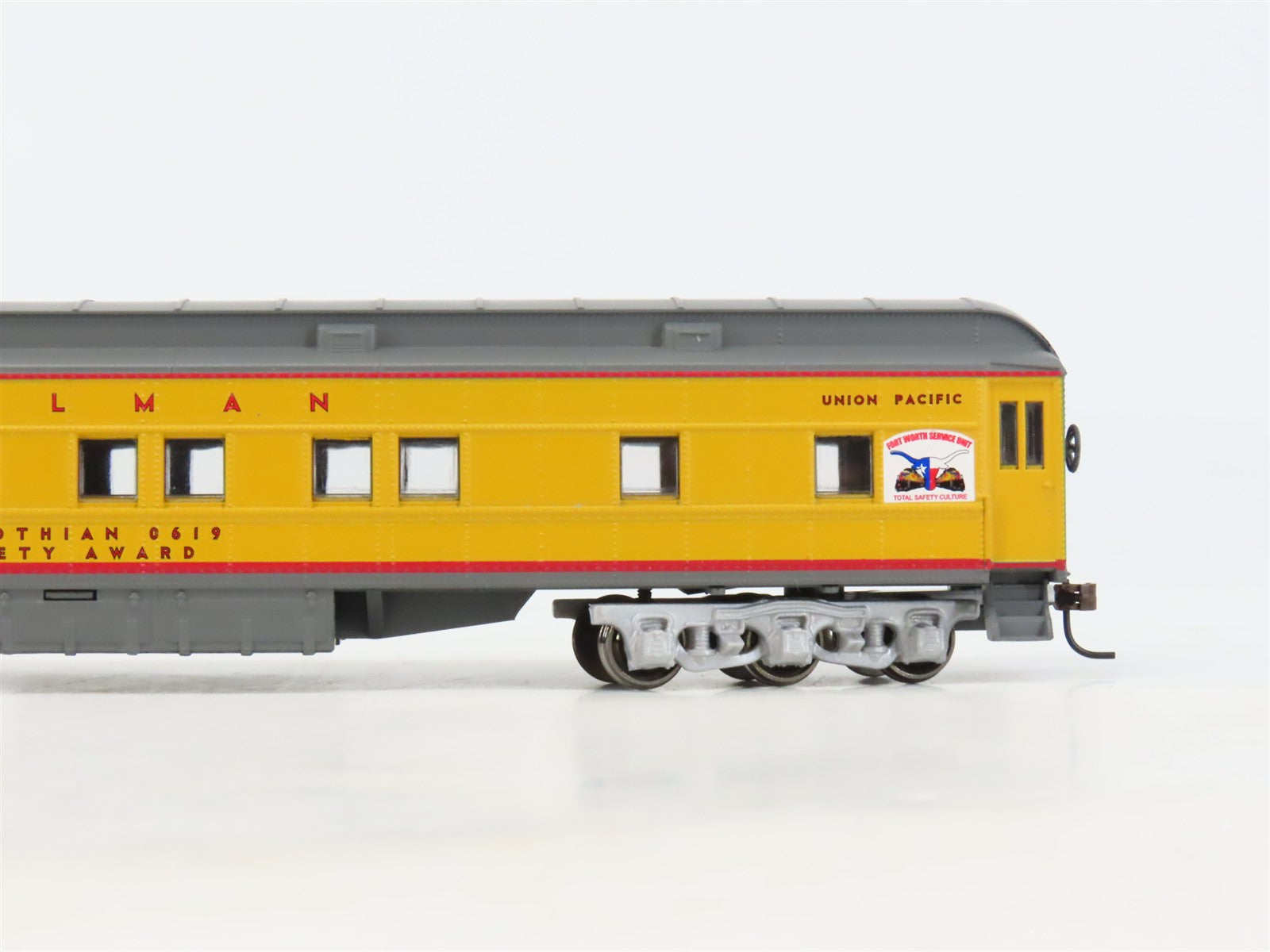 HO Scale Athearn 99447 UP Union Pacific Coach Passenger Car Safety Award