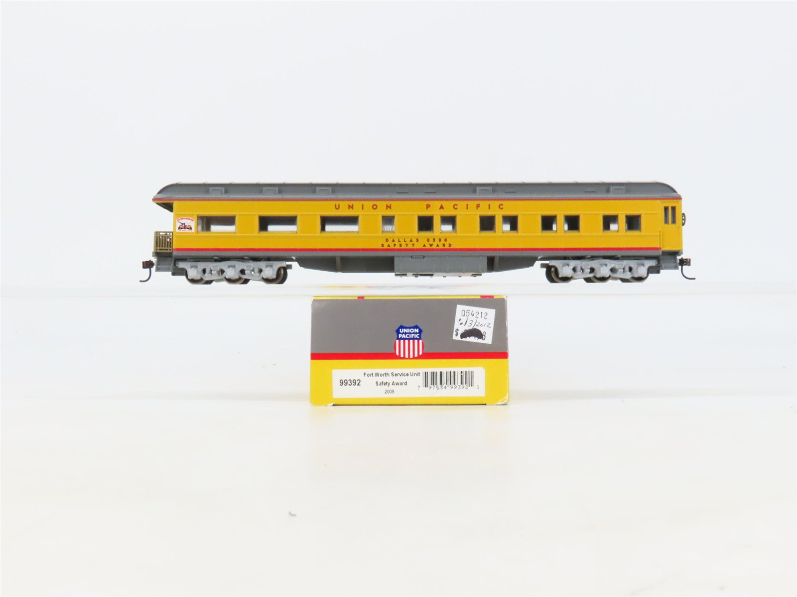 HO Scale Athearn 99392 UP Union Pacific Obs Passenger Car Safety Award