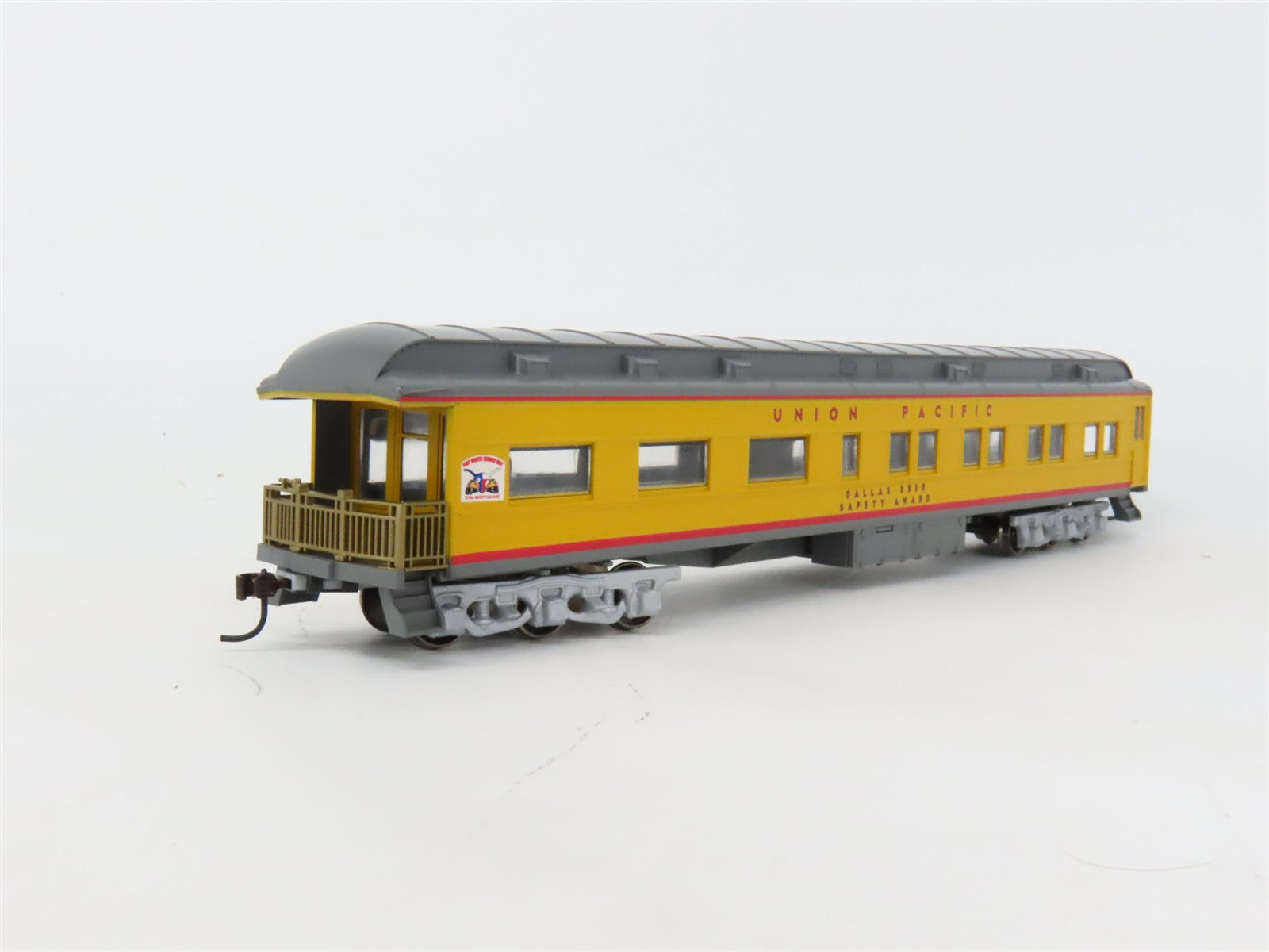 HO Scale Athearn 99392 UP Union Pacific Obs Passenger Car Safety Award