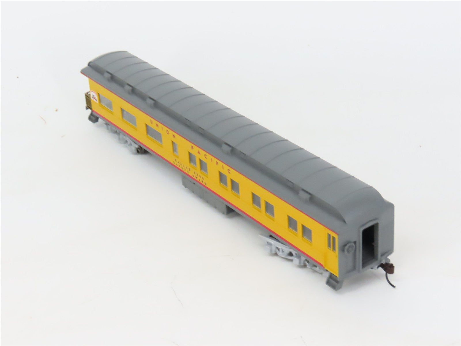 HO Scale Athearn 99392 UP Union Pacific Obs Passenger Car Safety Award