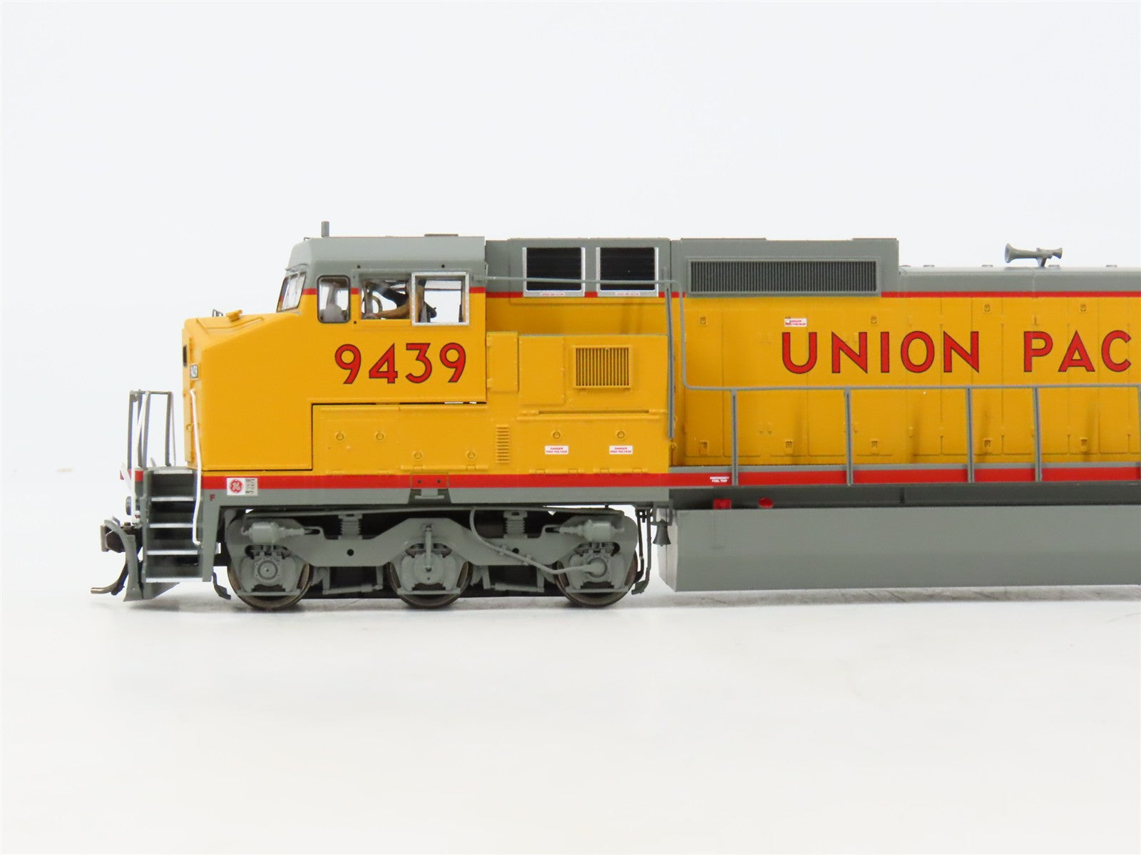 HO Scale Atlas 10004516 UP Union Pacific Dash 8-41CW Diesel #9439 wDCC & Sound