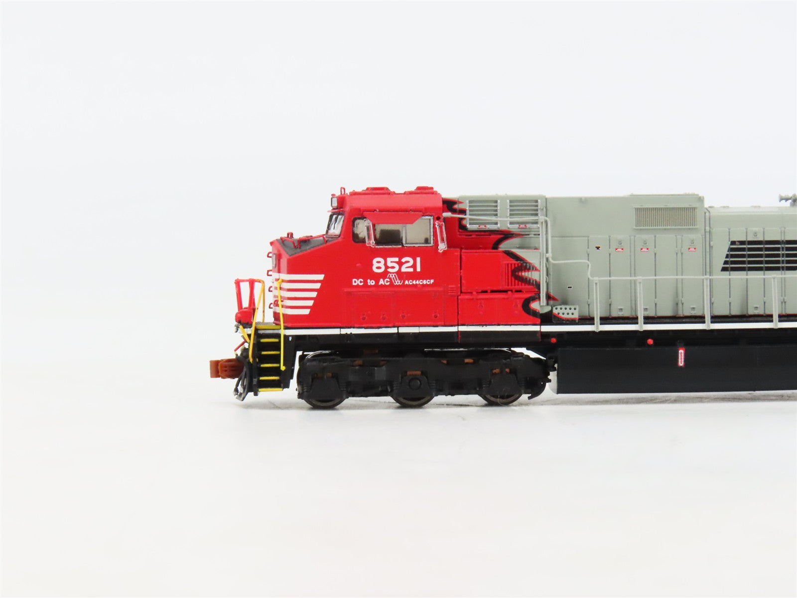 N Scaletrains.com SXT32977 NS Norfolk Southern C44-9W Diesel Locomotive #8521